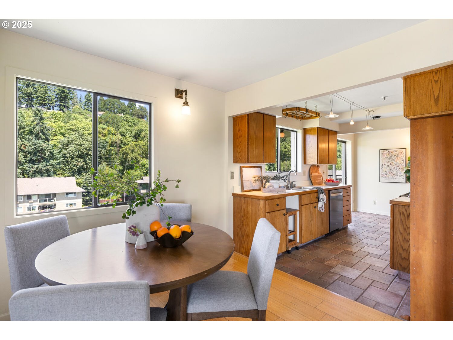 Photo #10: 693097748 Listing: Photo #10