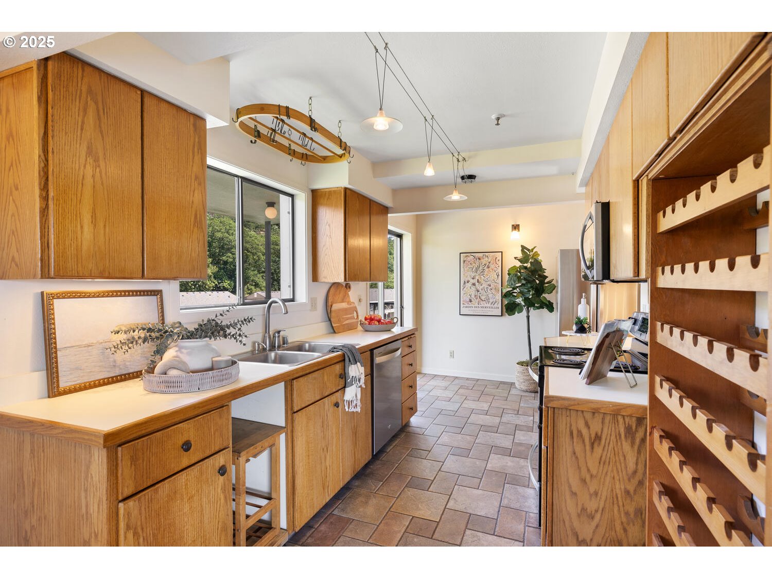 Photo #11: 693097748 Listing: Photo #11