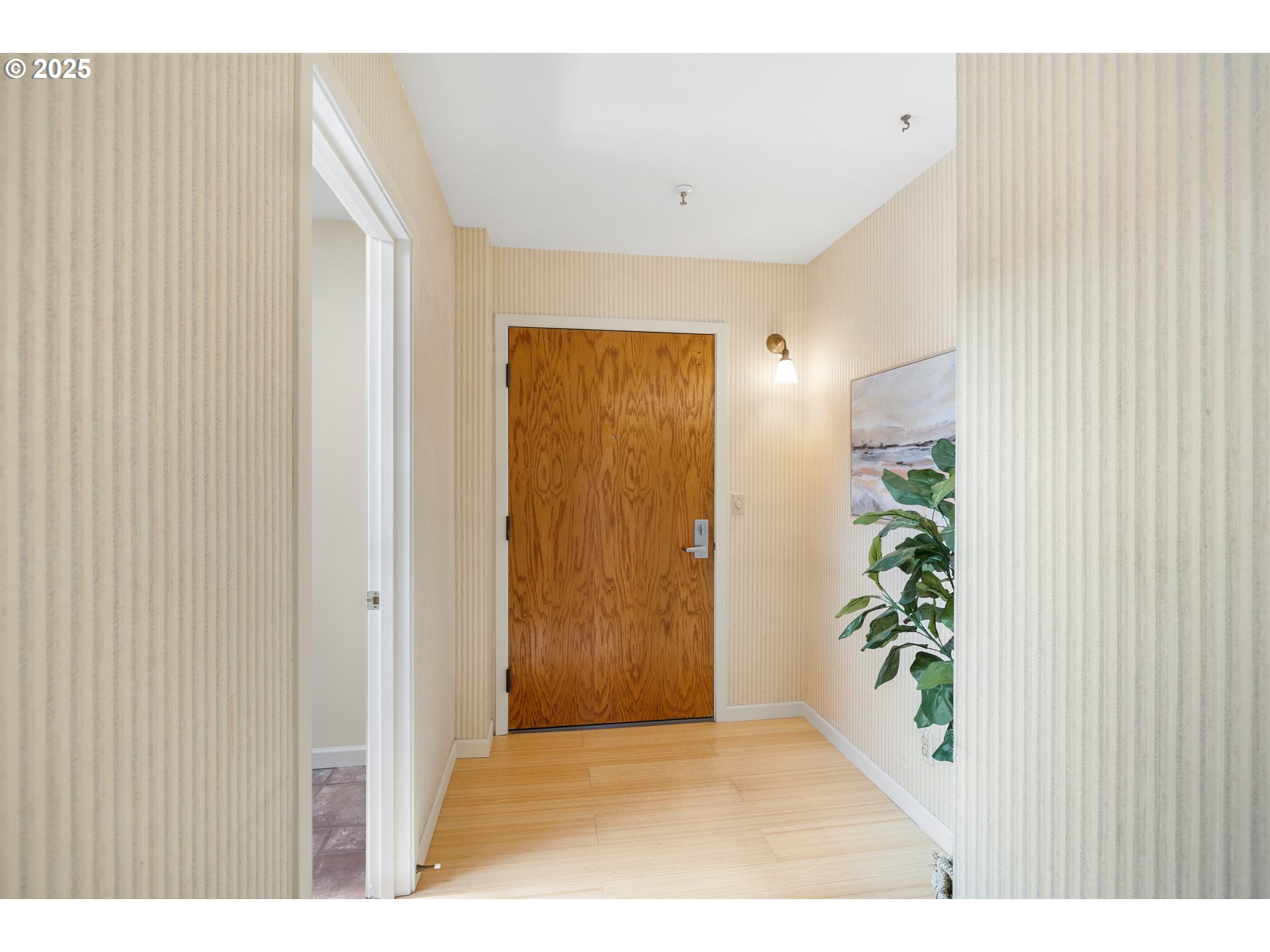 Photo #3: 693097748 Listing 