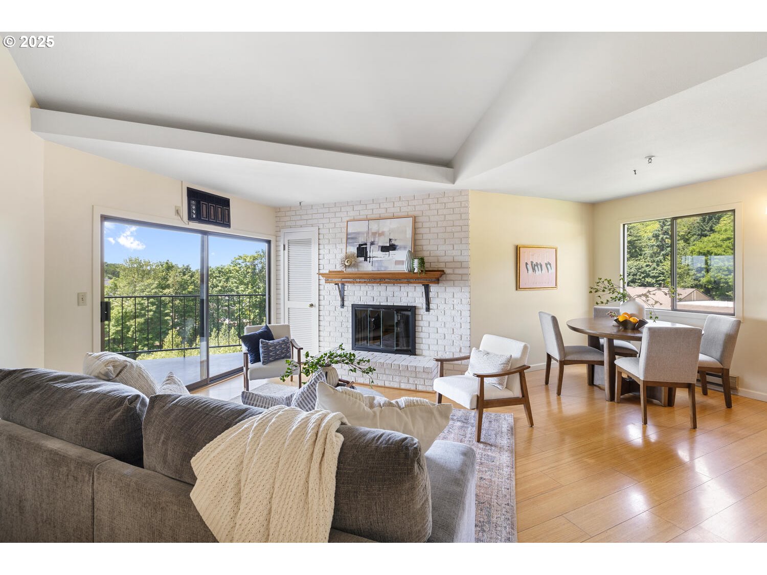 Photo #4: 693097748 Listing: Photo #4