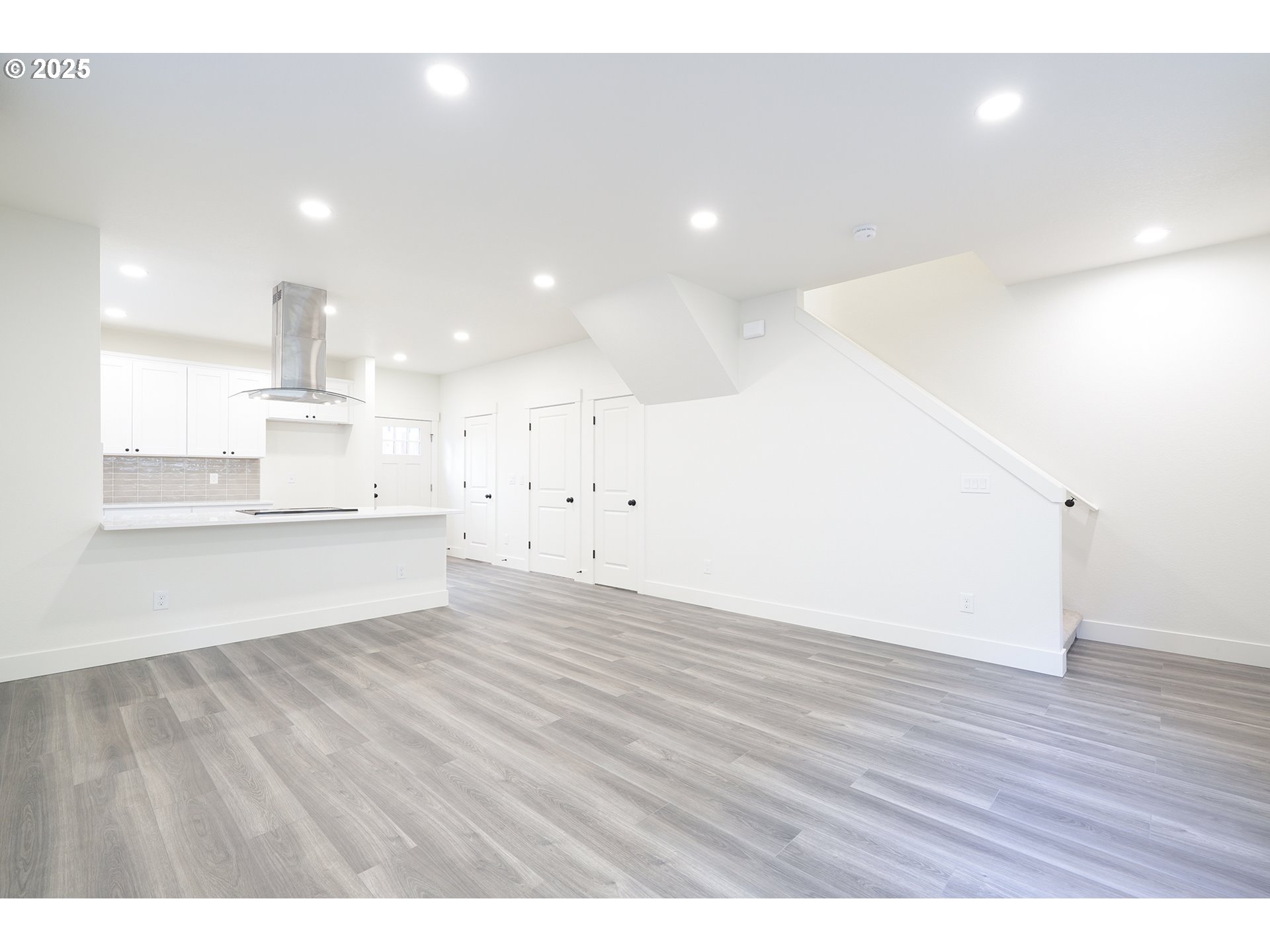 Photo #3: 693116458 Listing: Photo #3