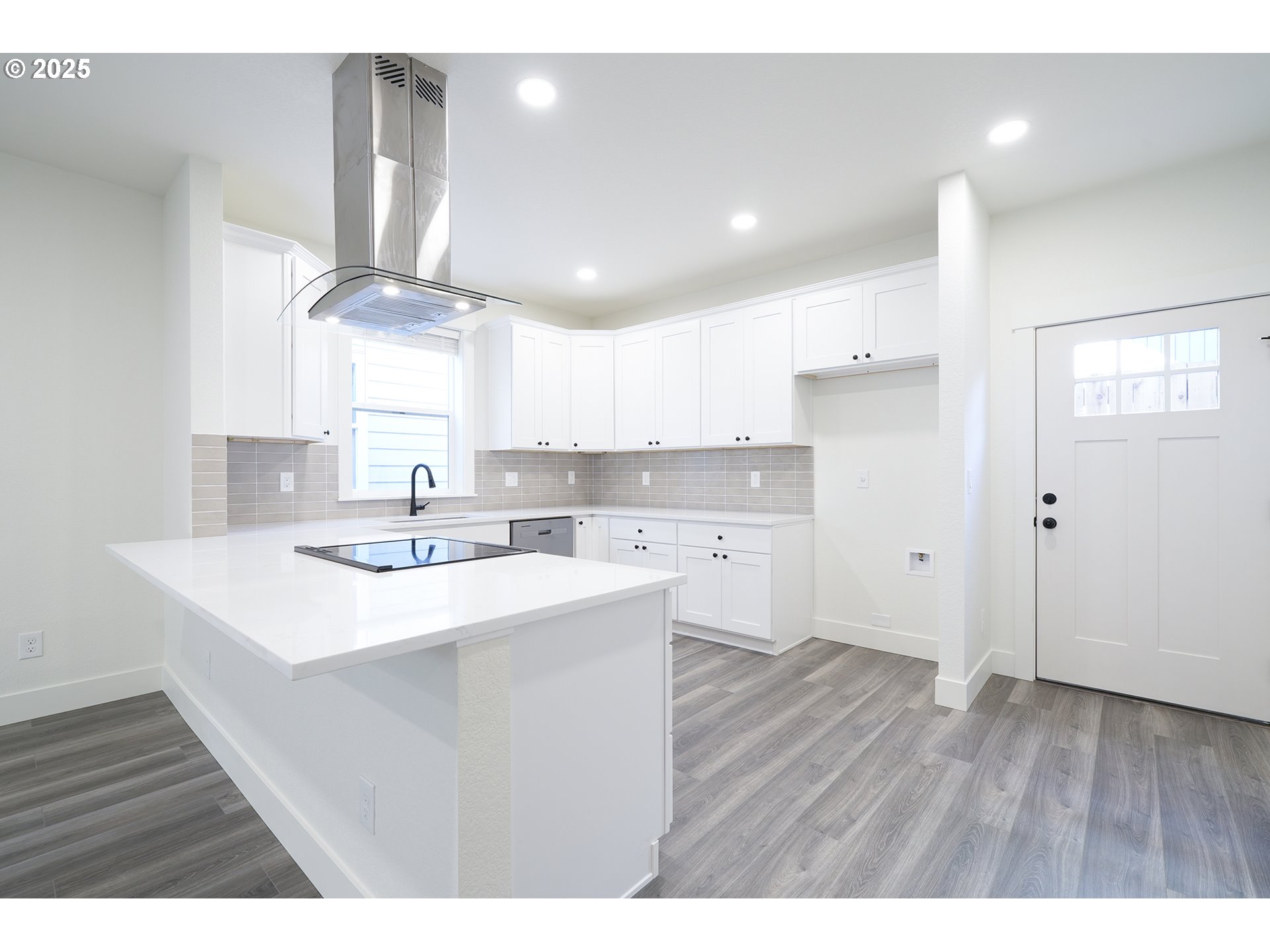 Photo #5: 693116458 Listing: Photo #5