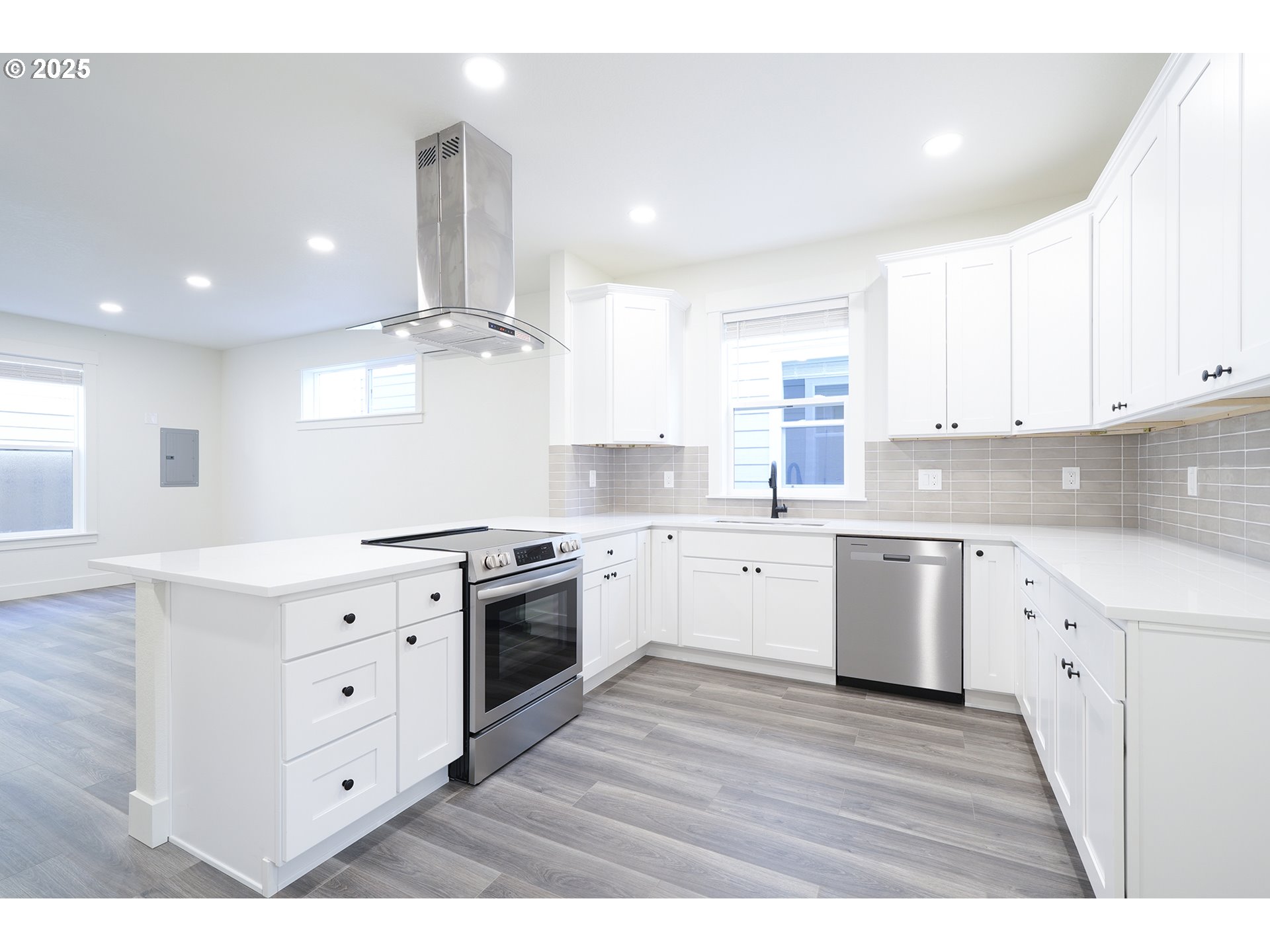 Photo #8: 693116458 Listing: Photo #8