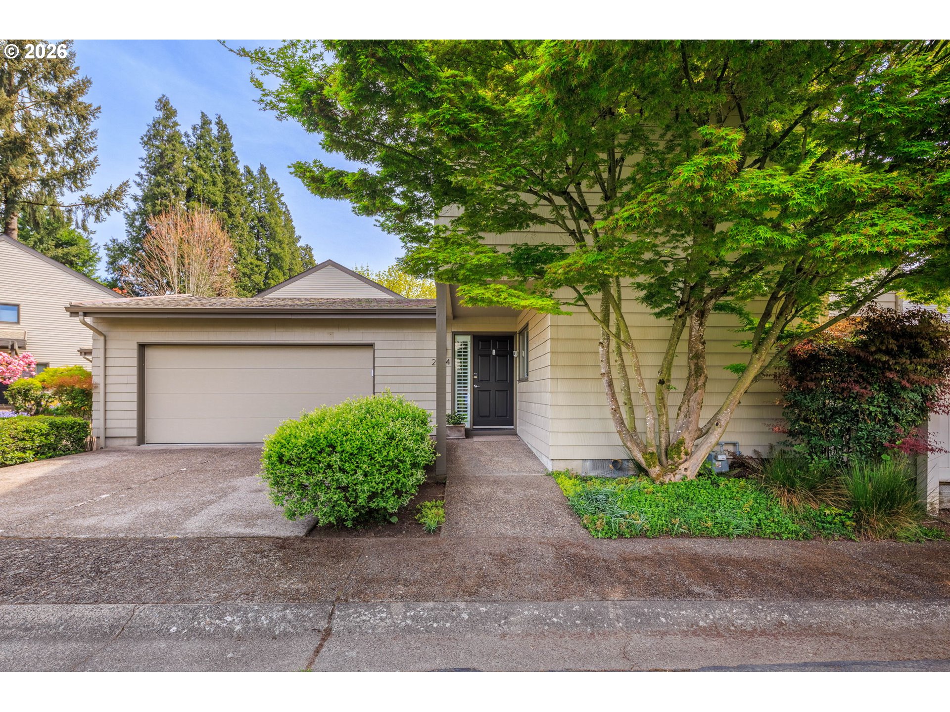 2084 EASTWOOD LN, Eugene, OR, 97401