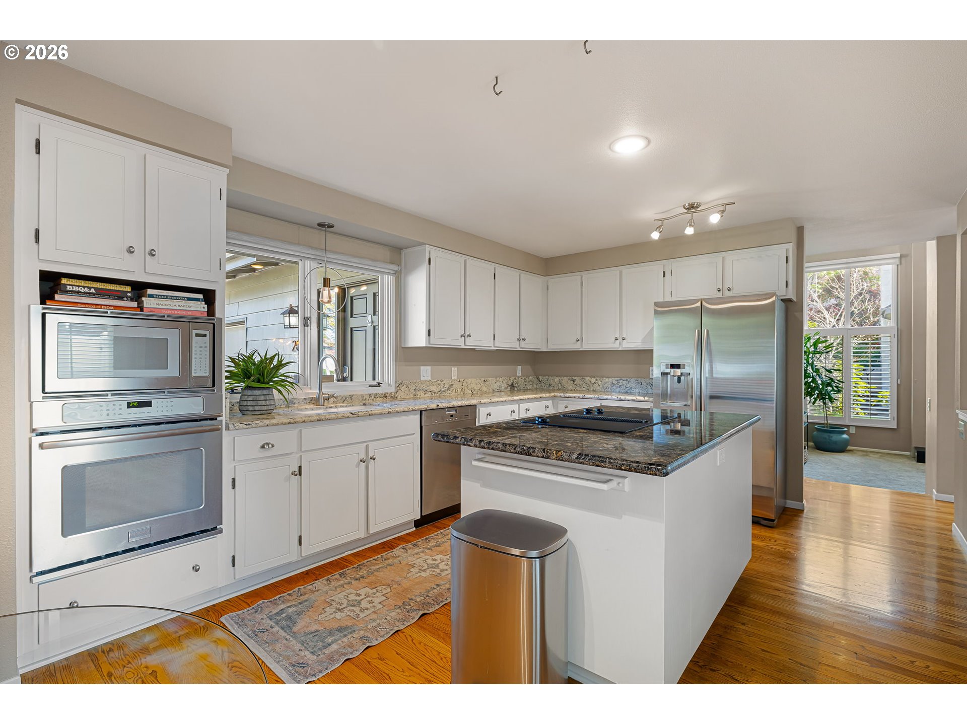 2084 EASTWOOD LN, Eugene, OR, 97401