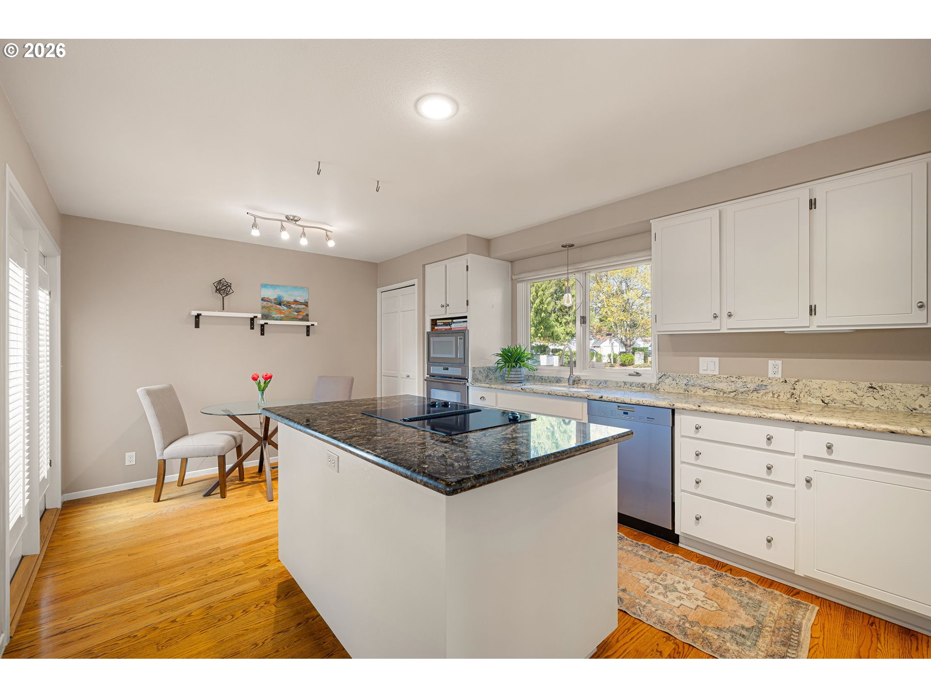 2084 EASTWOOD LN, Eugene, OR, 97401