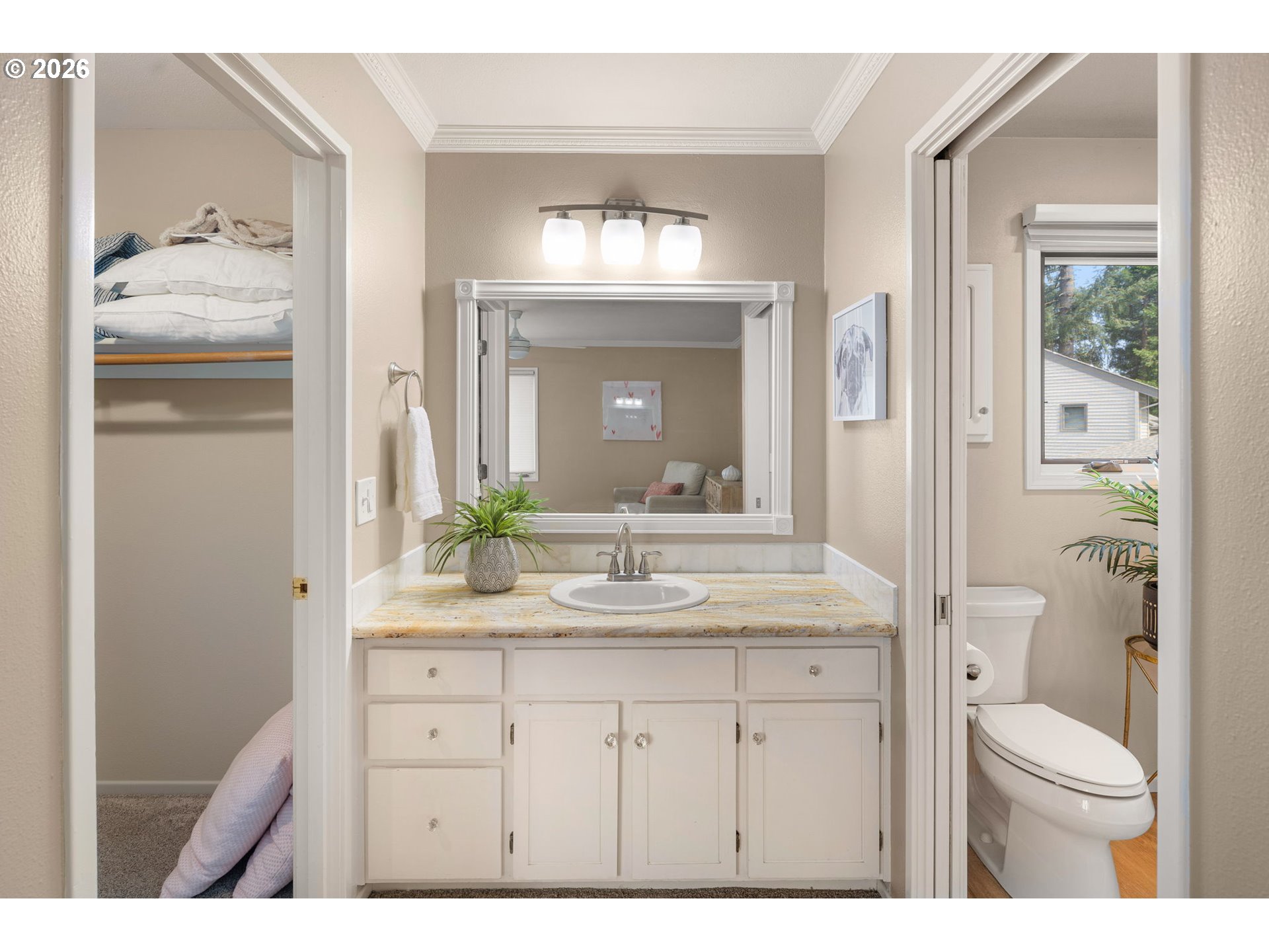 2084 EASTWOOD LN, Eugene, OR, 97401