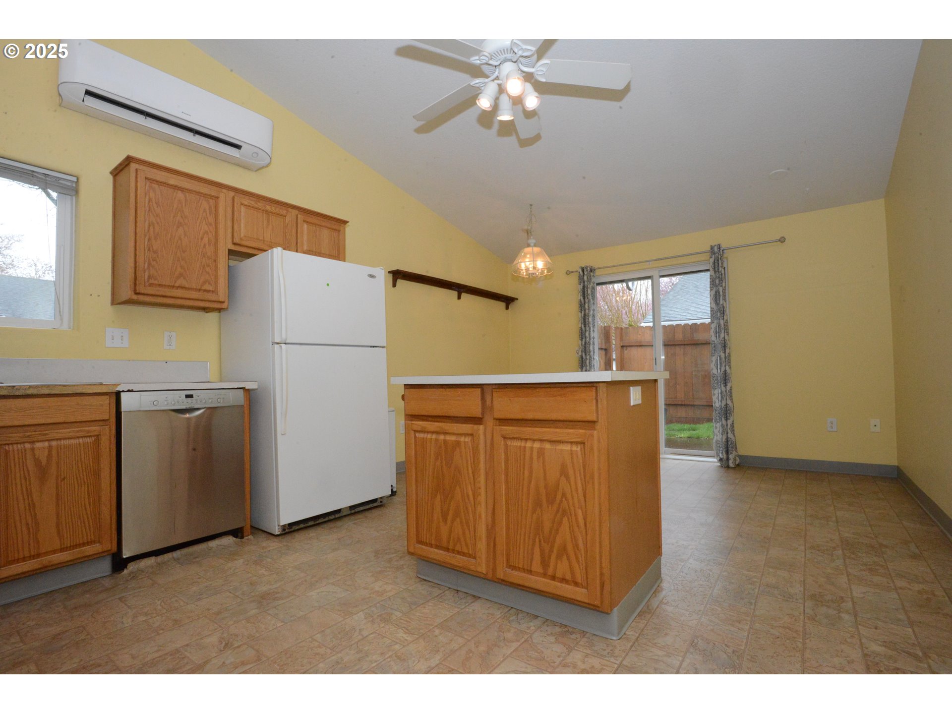 Photo #2: 693621805 Listing 