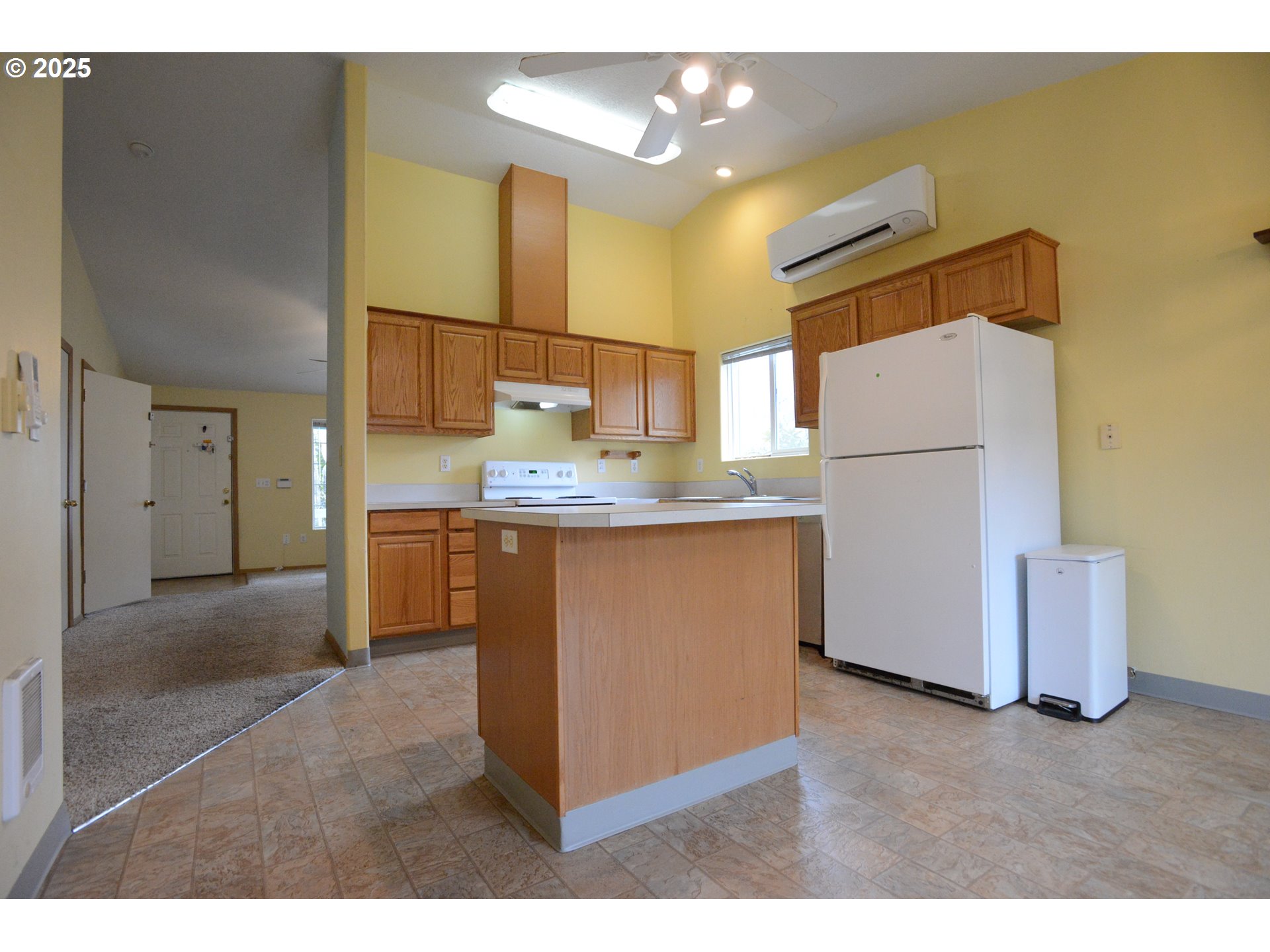 Photo #3: 693621805 Listing 