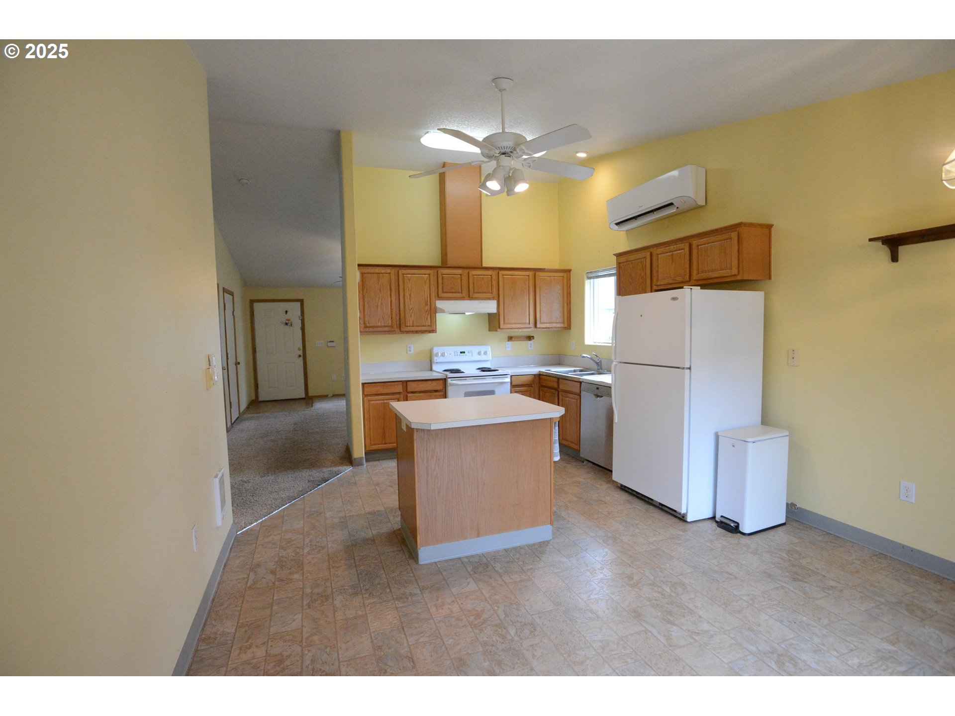 Photo #4: 693621805 Listing 