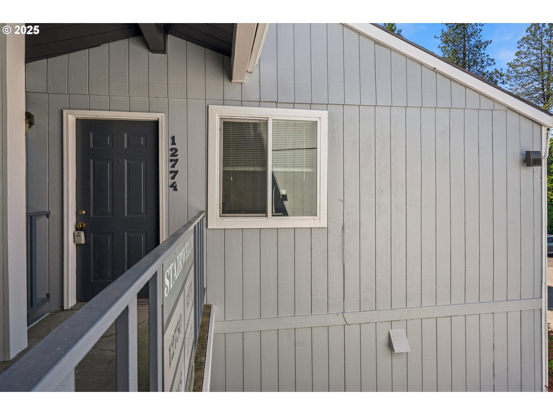 Photo #3: 696036447 Listing 