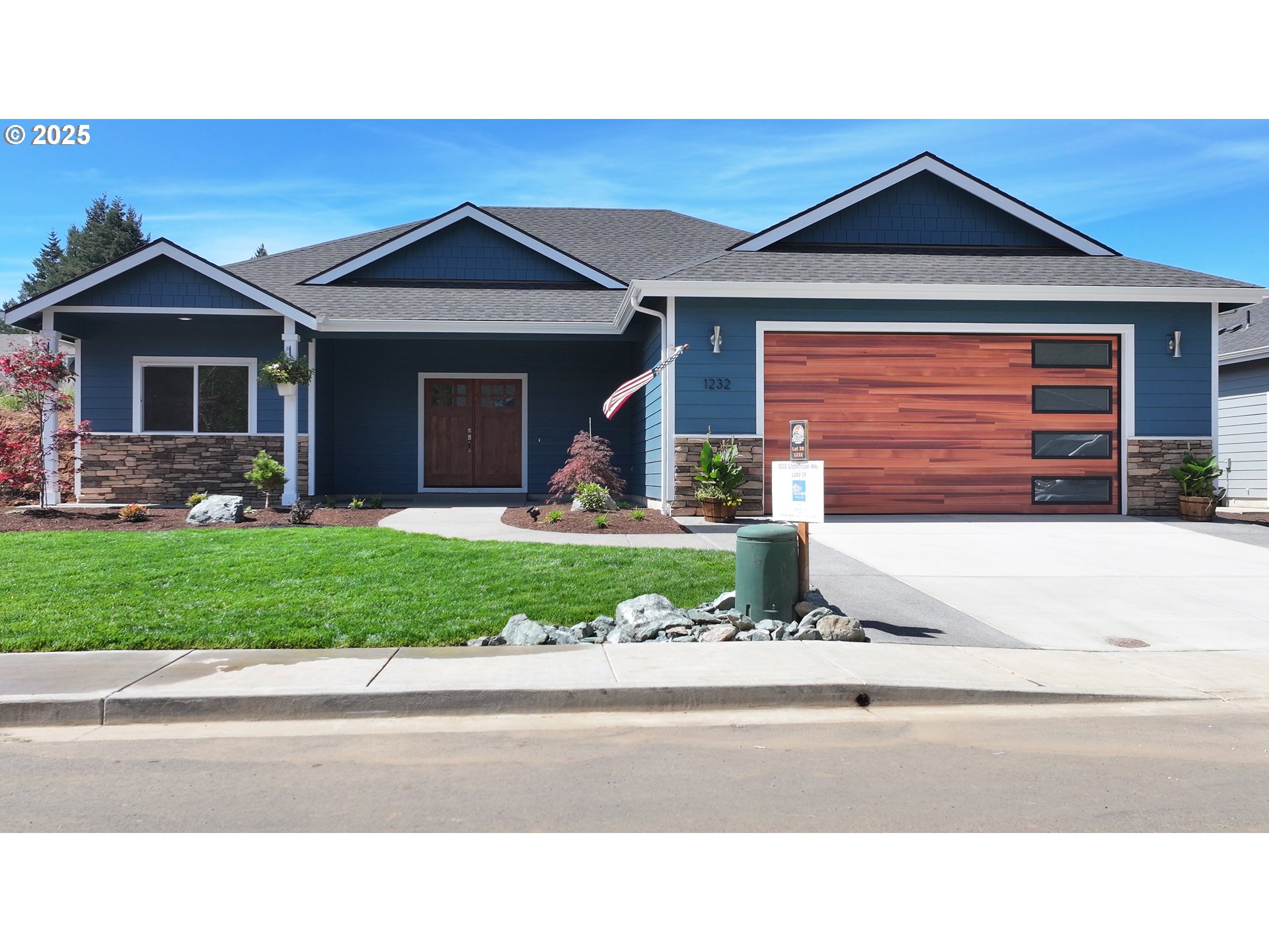 1232 Lighthouse LN, Brookings, OR, 97415