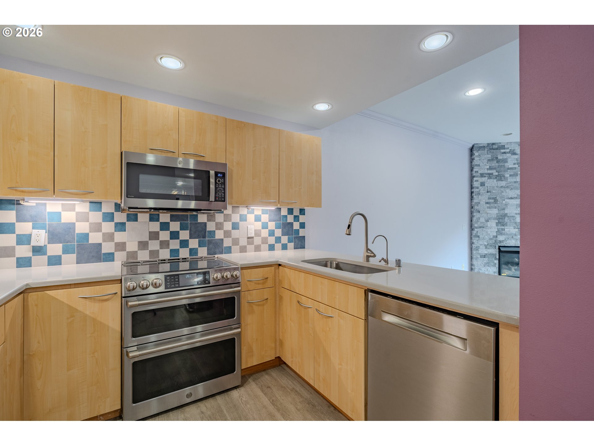 Photo #2: 698453038 Listing: Photo #2