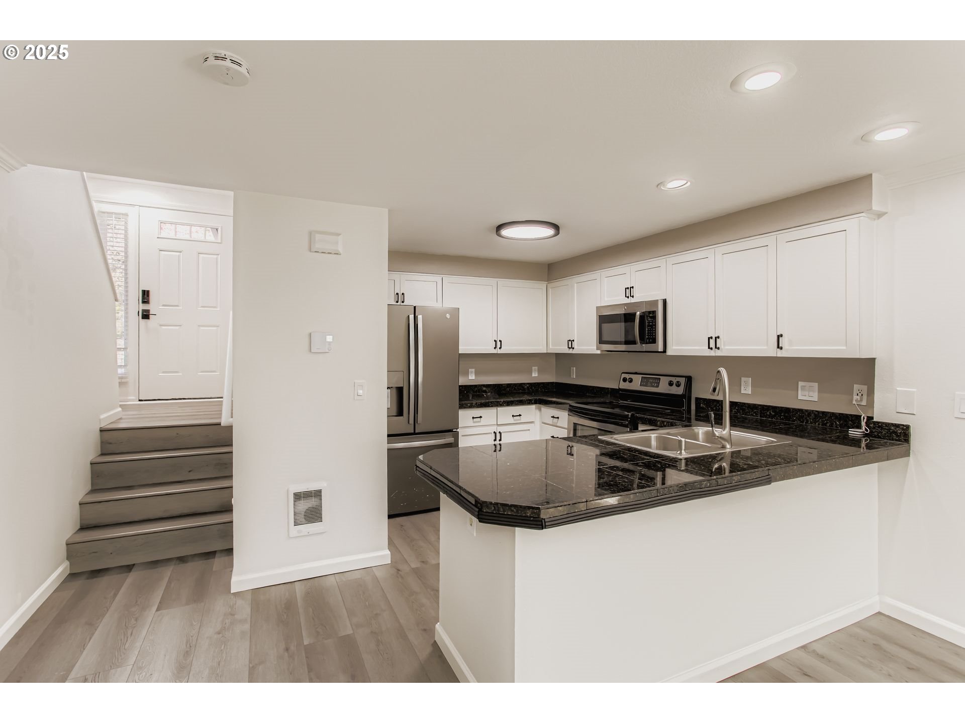 3990 CARMAN DR, Lake Oswego, OR, 97035 3990 CARMAN DR, Lake Oswego, OR, 97035