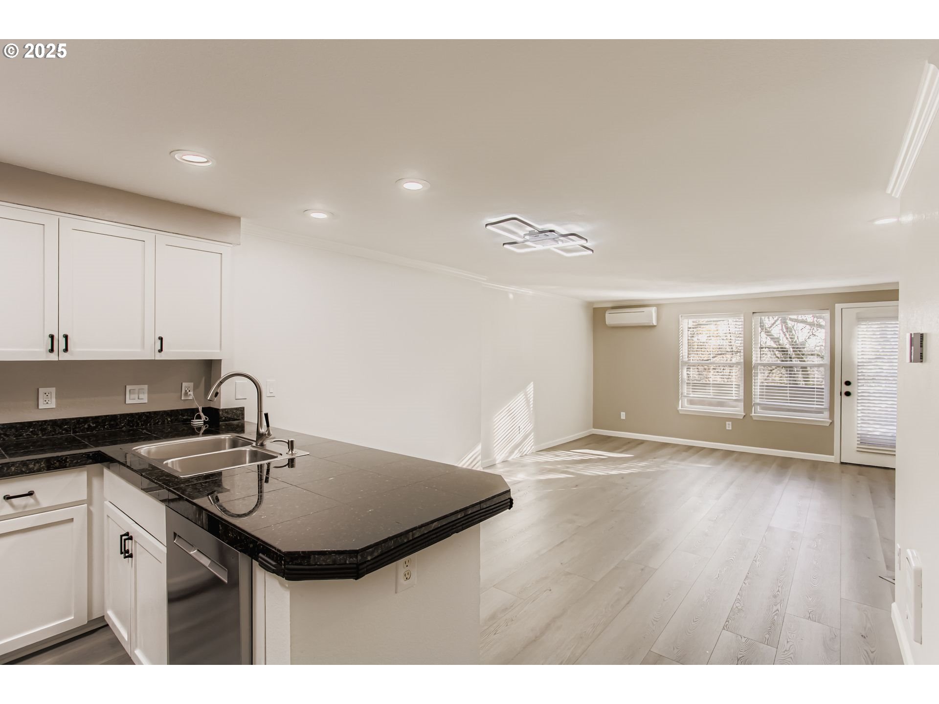 3990 CARMAN DR, Lake Oswego, OR, 97035 3990 CARMAN DR, Lake Oswego, OR, 97035