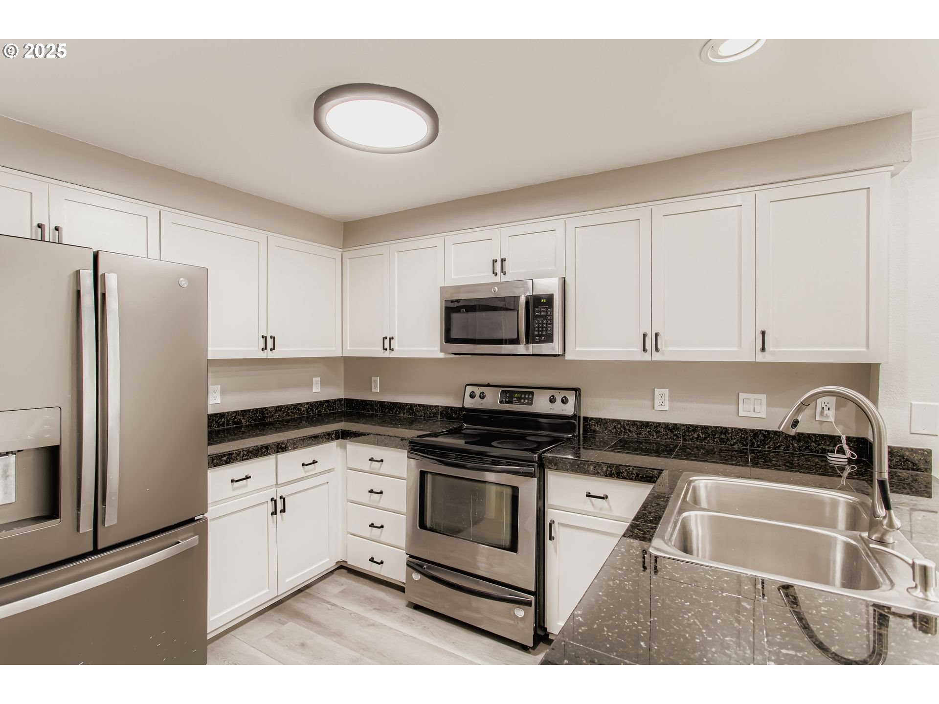 3990 CARMAN DR, Lake Oswego, OR, 97035 3990 CARMAN DR, Lake Oswego, OR, 97035