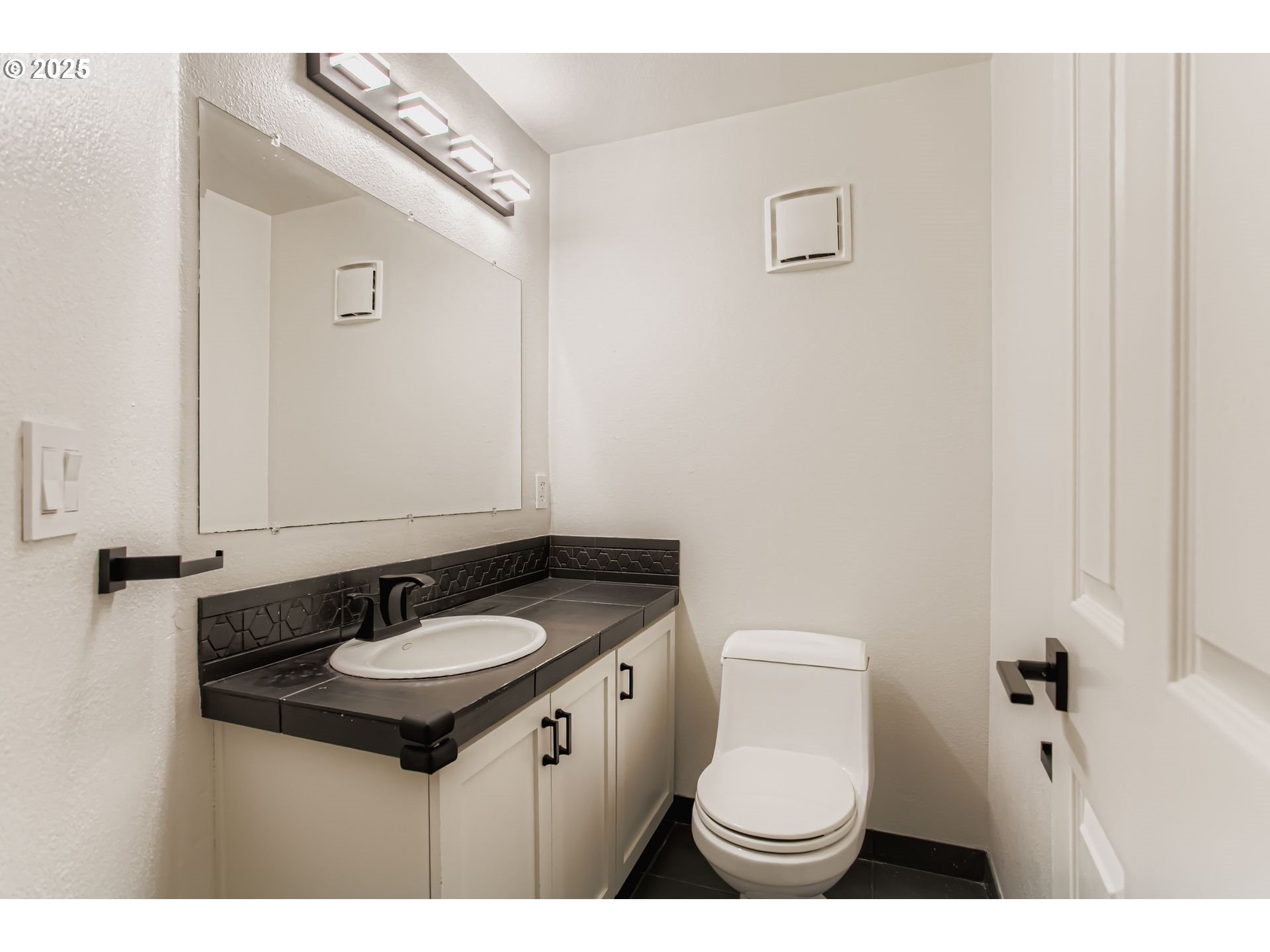 3990 CARMAN DR, Lake Oswego, OR, 97035 3990 CARMAN DR, Lake Oswego, OR, 97035