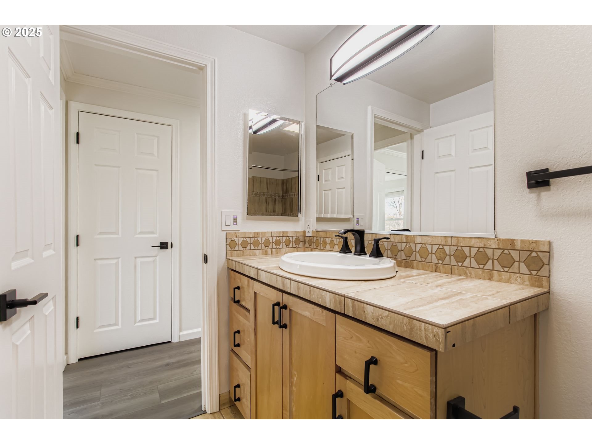 3990 CARMAN DR, Lake Oswego, OR, 97035 3990 CARMAN DR, Lake Oswego, OR, 97035