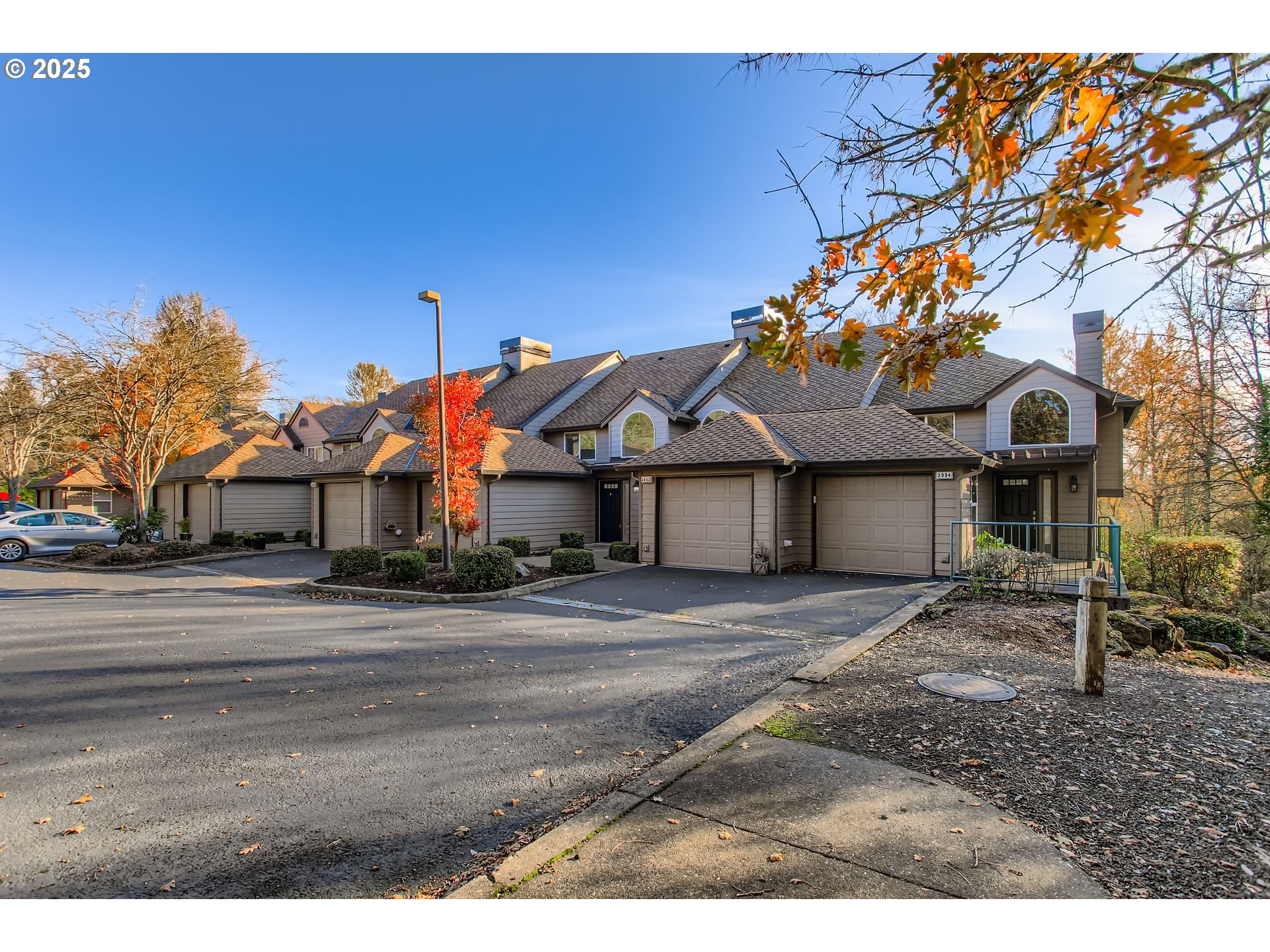 3990 CARMAN DR, Lake Oswego, OR, 97035 3990 CARMAN DR, Lake Oswego, OR, 97035