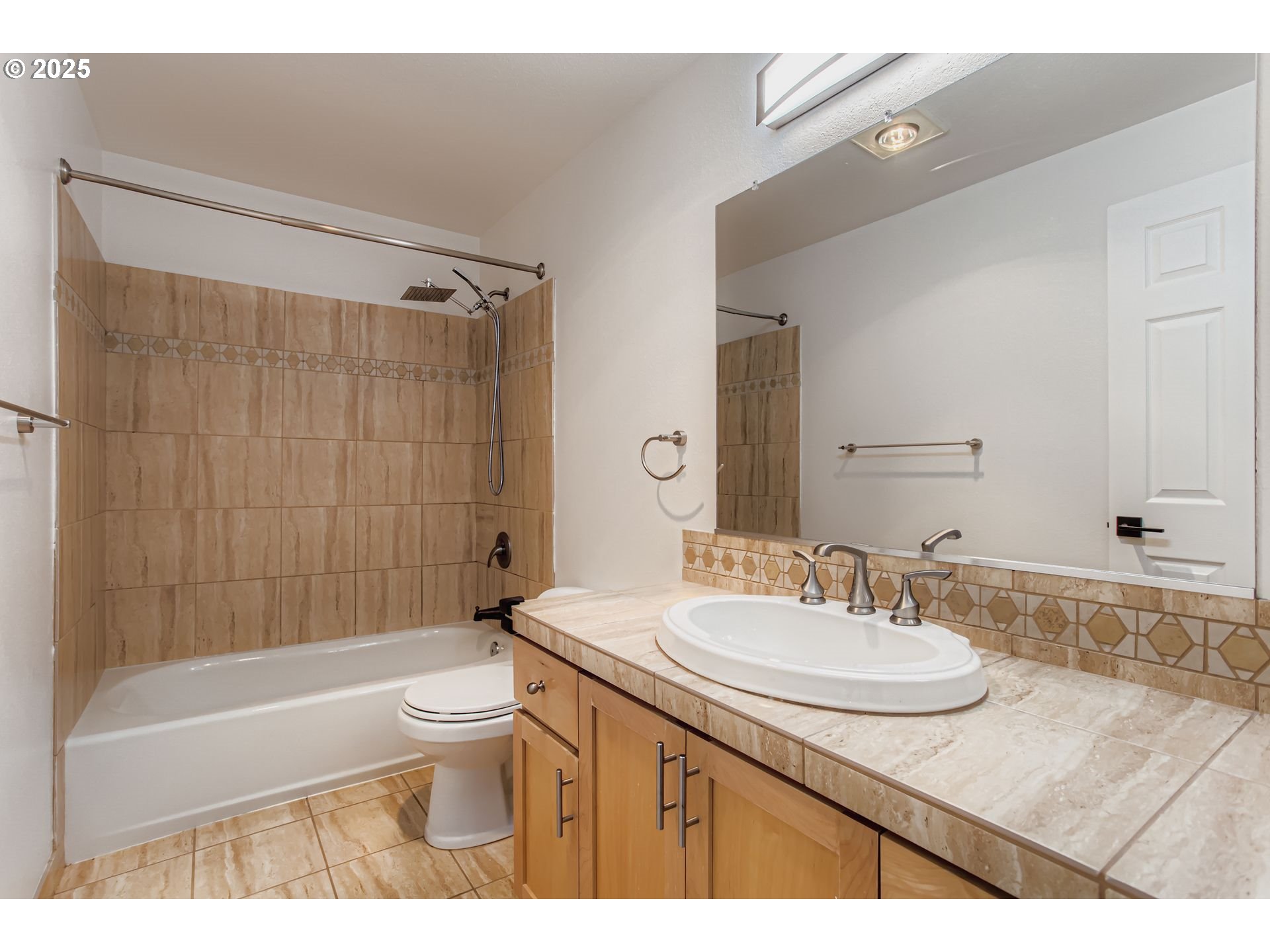 3990 CARMAN DR, Lake Oswego, OR, 97035 3990 CARMAN DR, Lake Oswego, OR, 97035