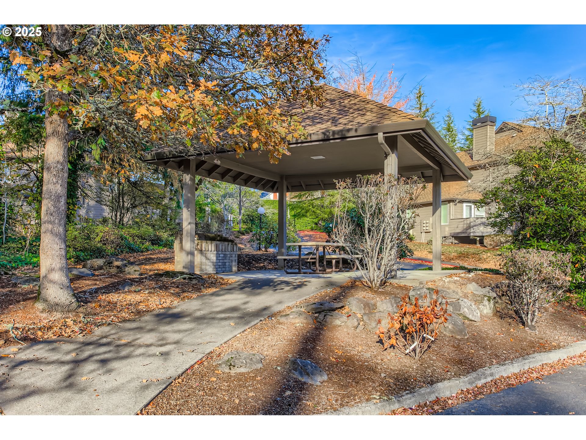 3990 CARMAN DR, Lake Oswego, OR, 97035 3990 CARMAN DR, Lake Oswego, OR, 97035