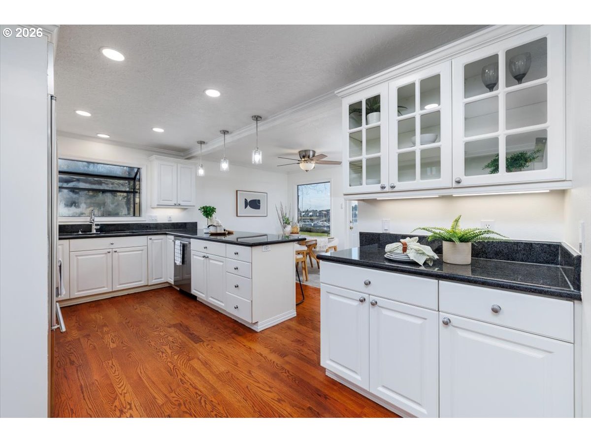 Photo #7: 698761177 Listing: Photo #7