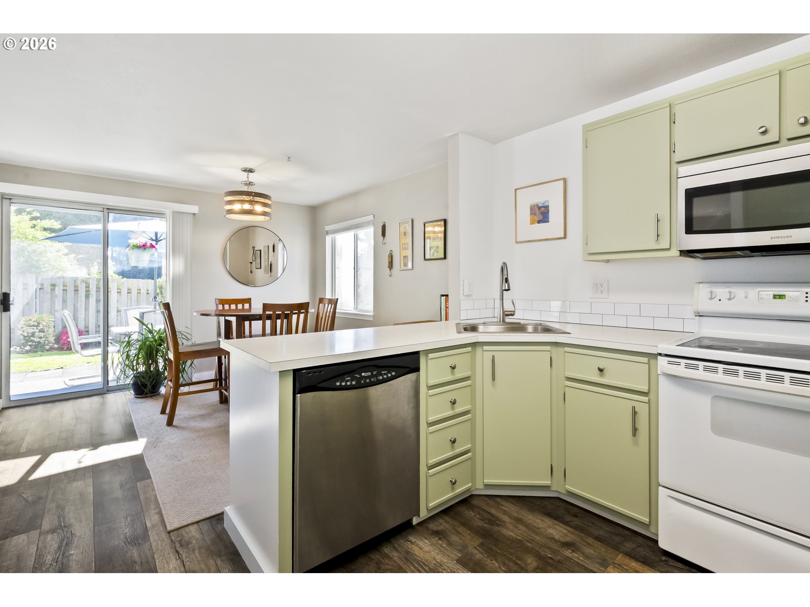 Photo #6: 698935545 Listing: Photo #6