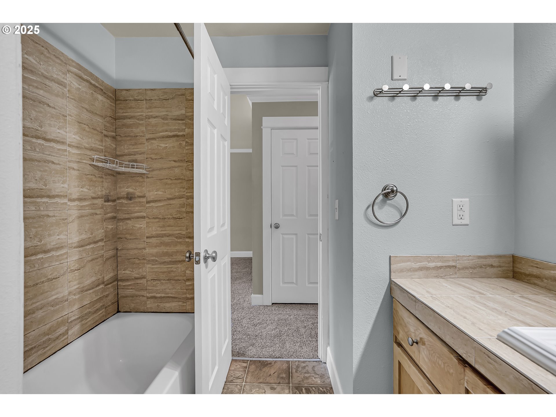 Photo #6: 699535185 Listing 
