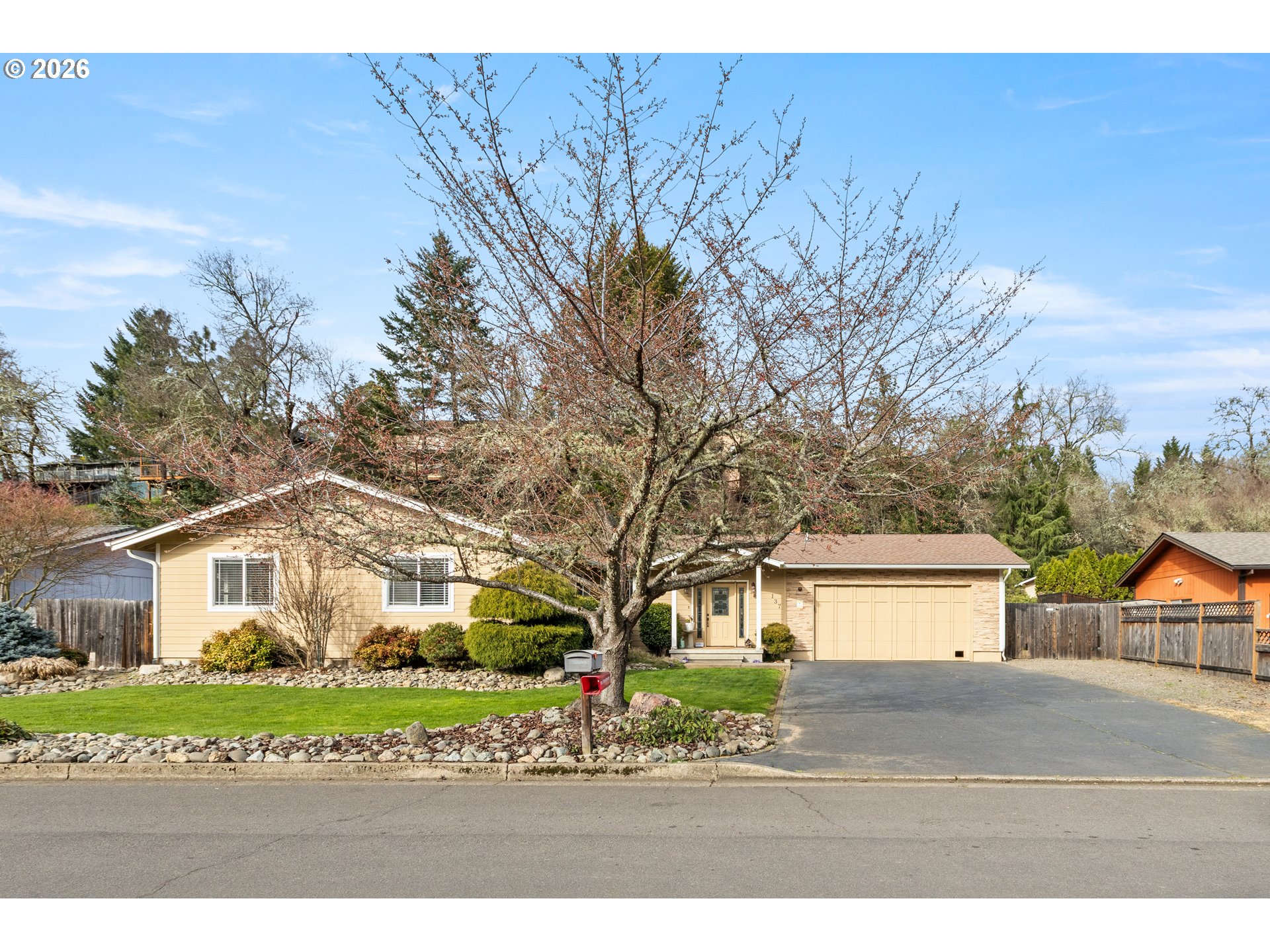 137 N RIVER DR, Roseburg, OR, 97470
