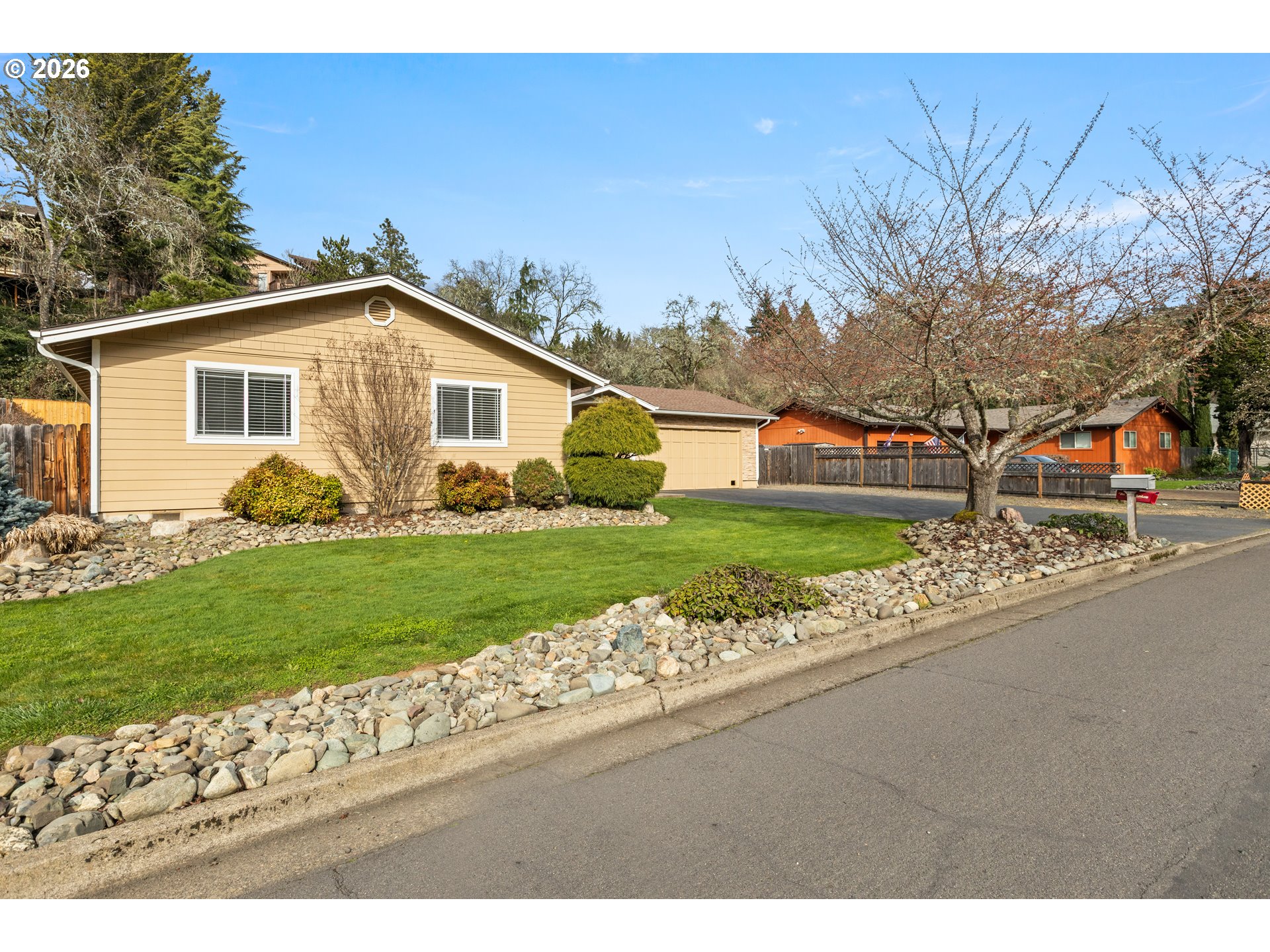 137 N RIVER DR, Roseburg, OR, 97470