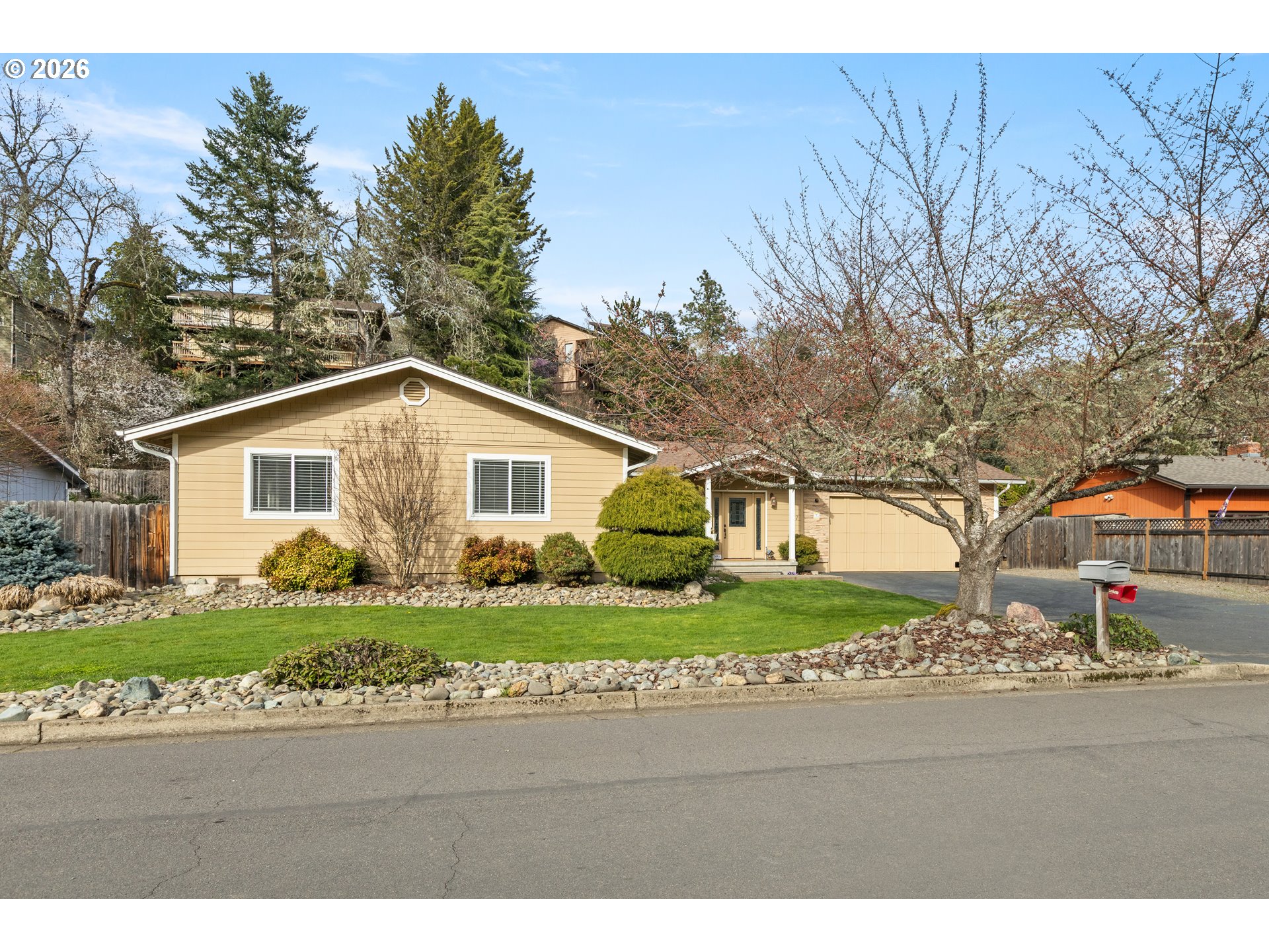 137 N RIVER DR, Roseburg, OR, 97470