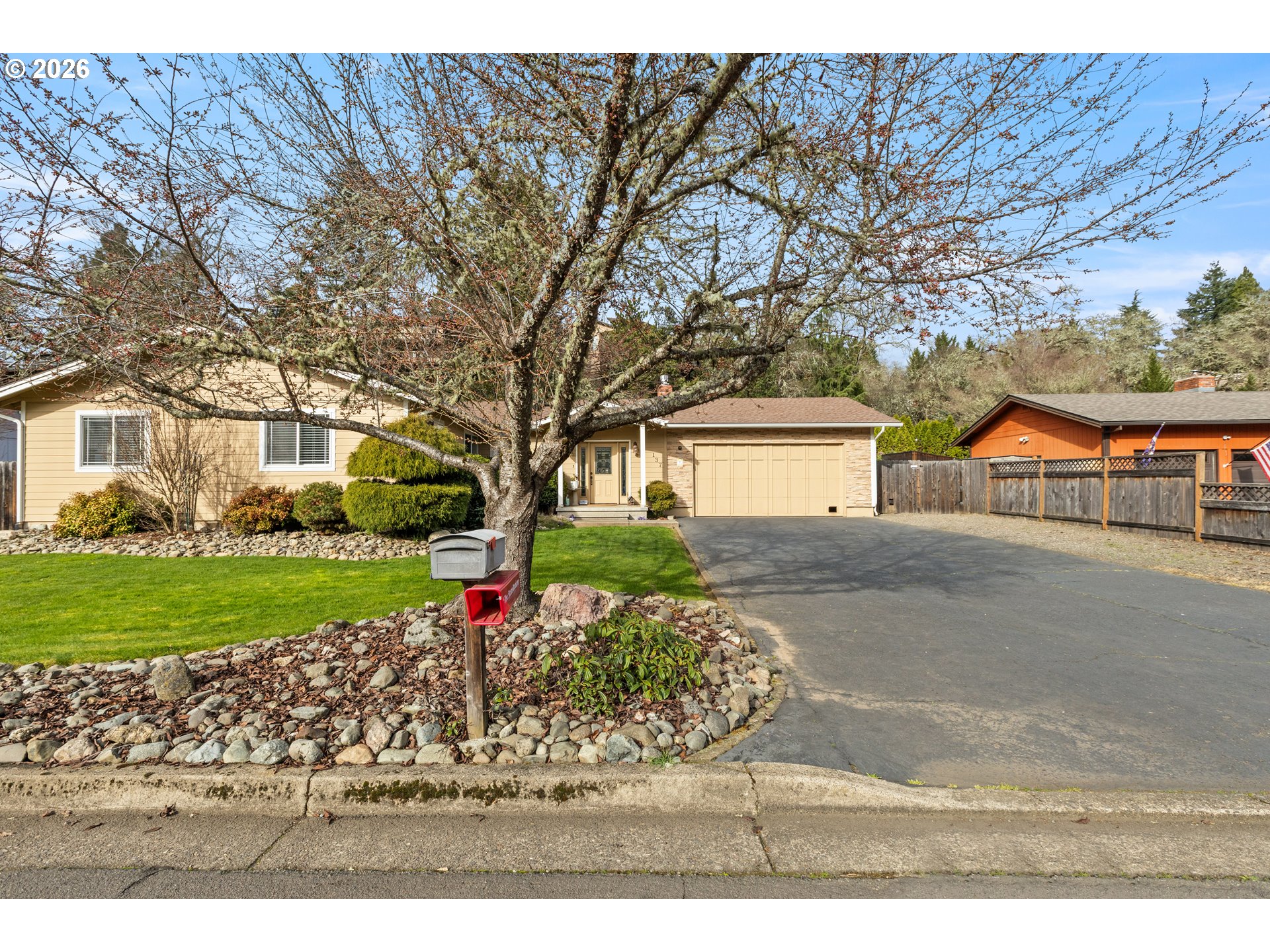 137 N RIVER DR, Roseburg, OR, 97470