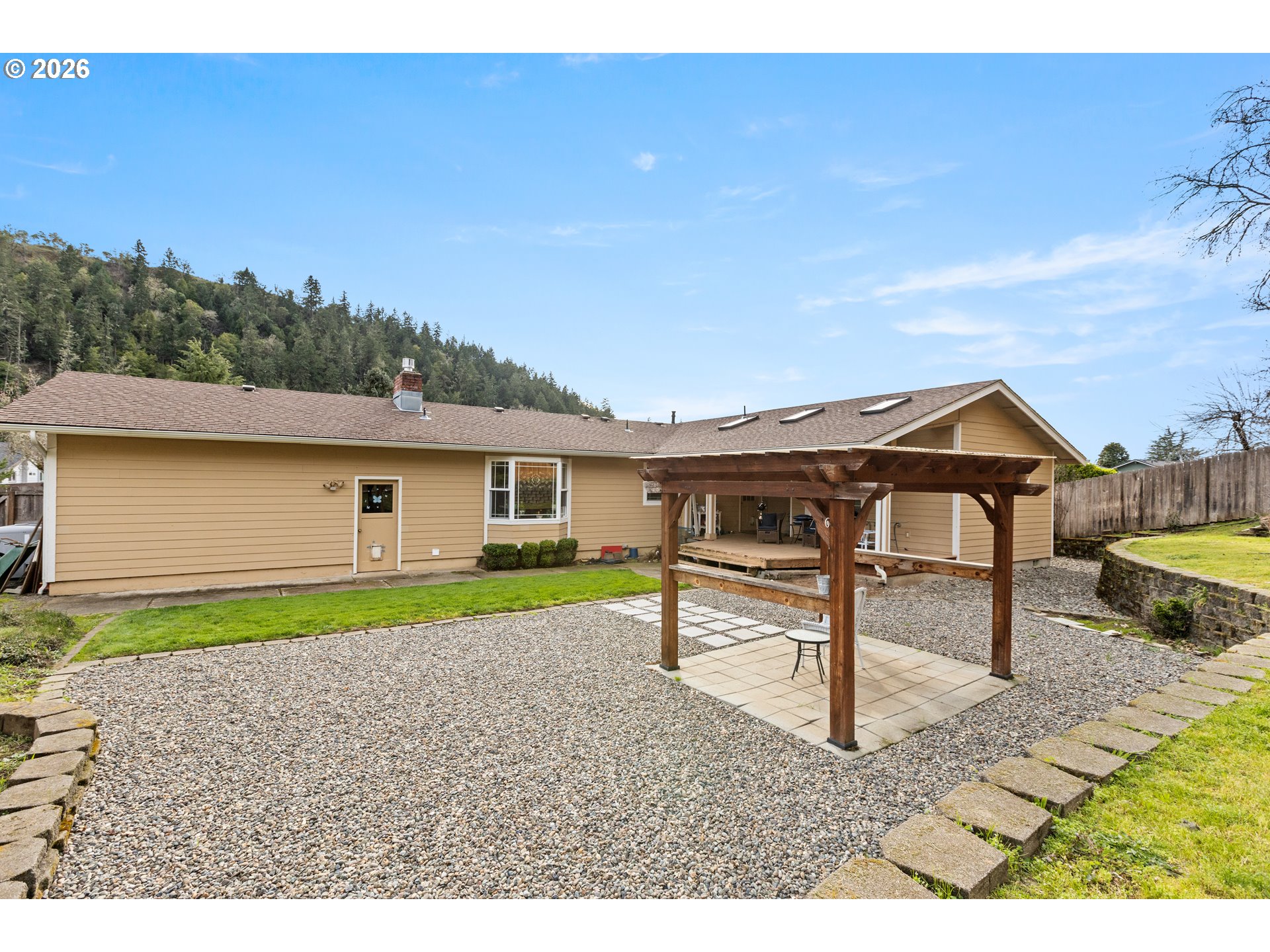 137 N RIVER DR, Roseburg, OR, 97470