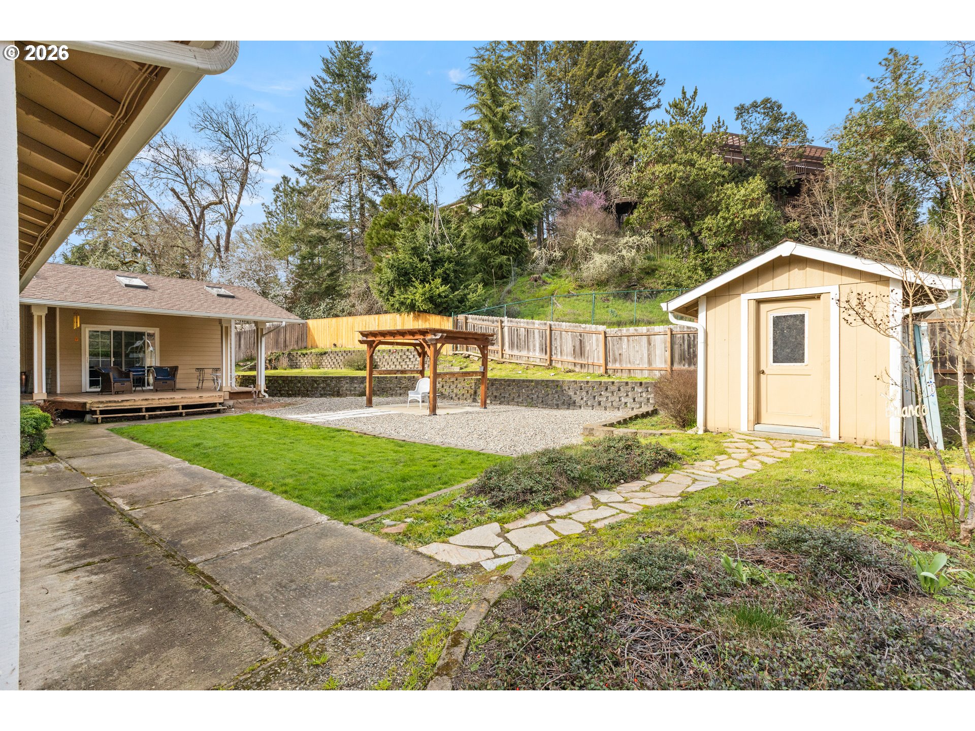 137 N RIVER DR, Roseburg, OR, 97470