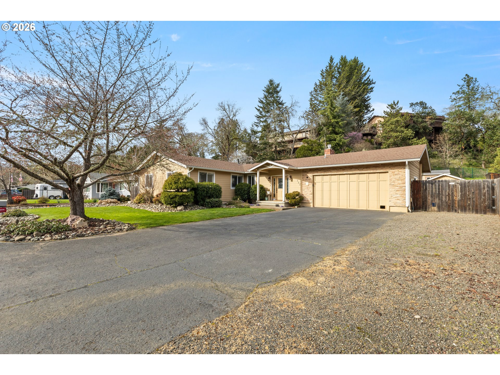 137 N RIVER DR, Roseburg, OR, 97470