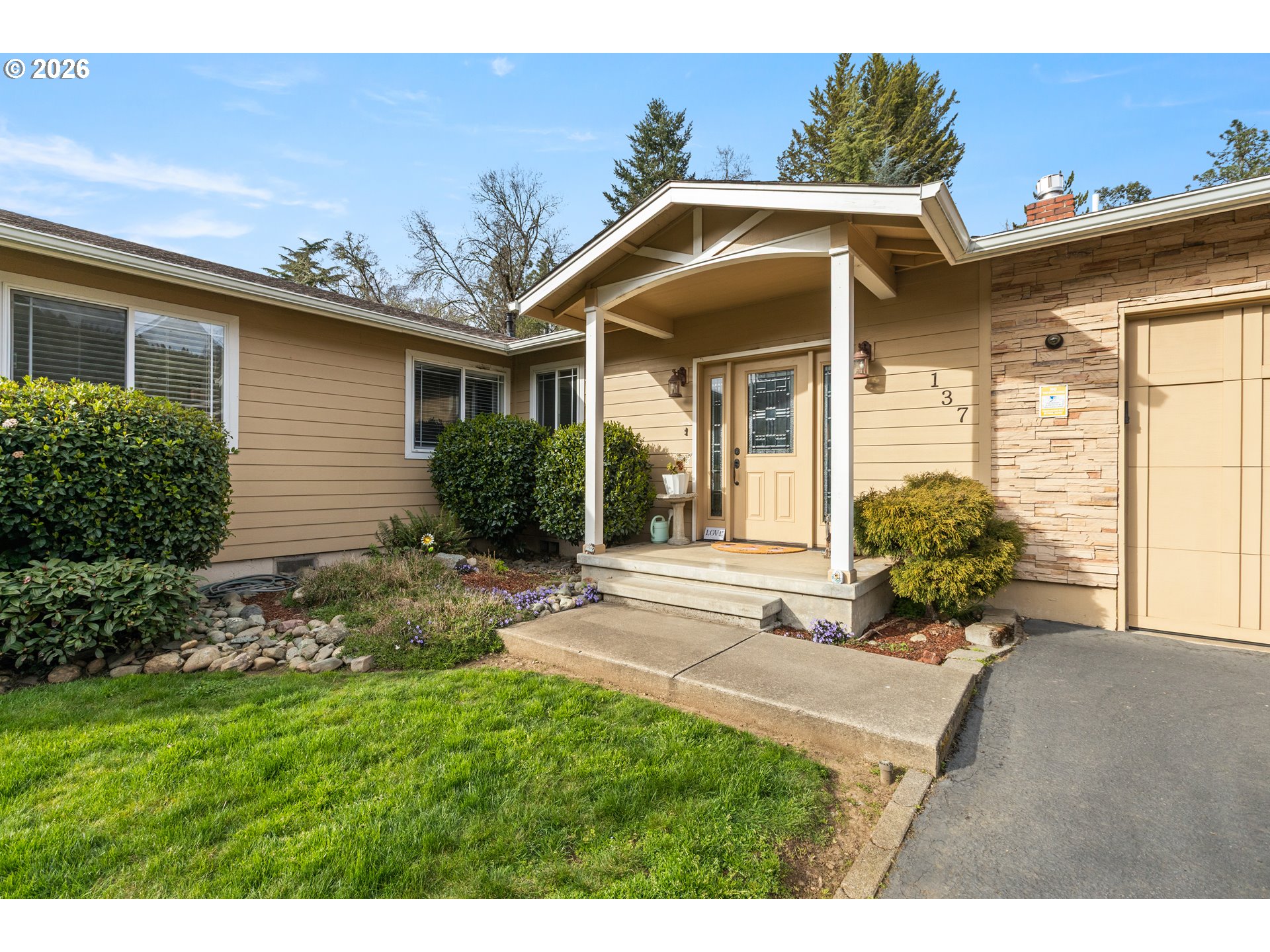 137 N RIVER DR, Roseburg, OR, 97470