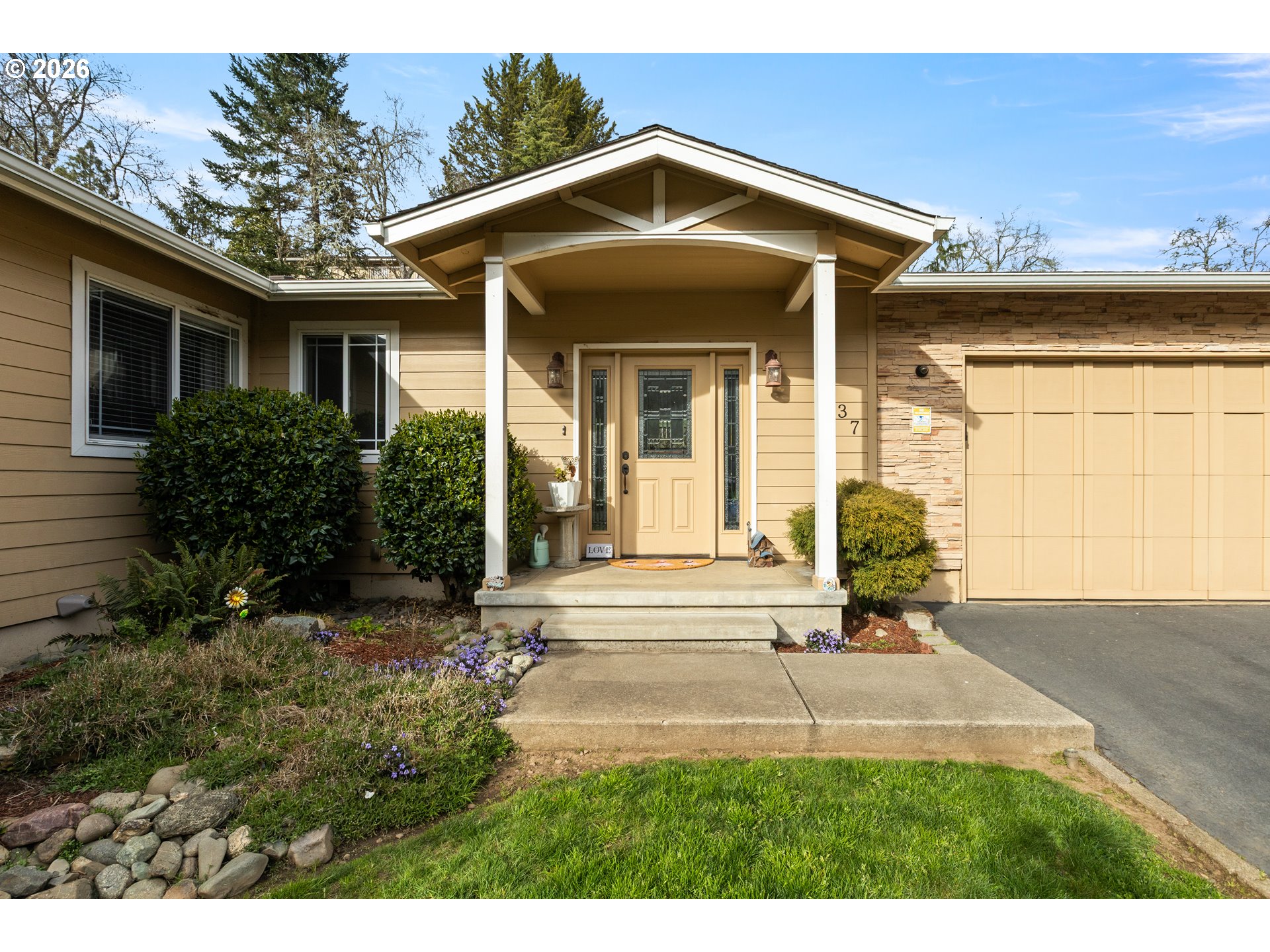 137 N RIVER DR, Roseburg, OR, 97470