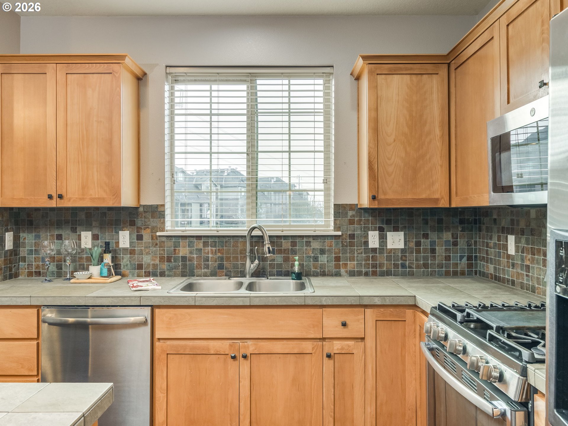 Photo #4: 701573334 Listing: Photo #4