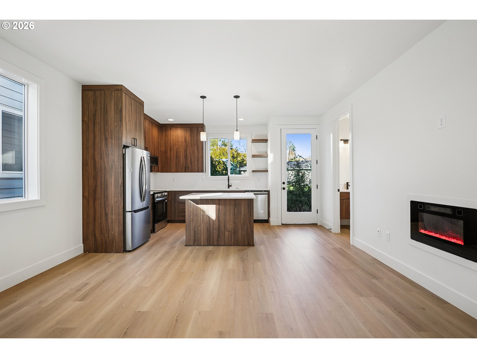 Photo #1: 704243176 Listing: Photo #1