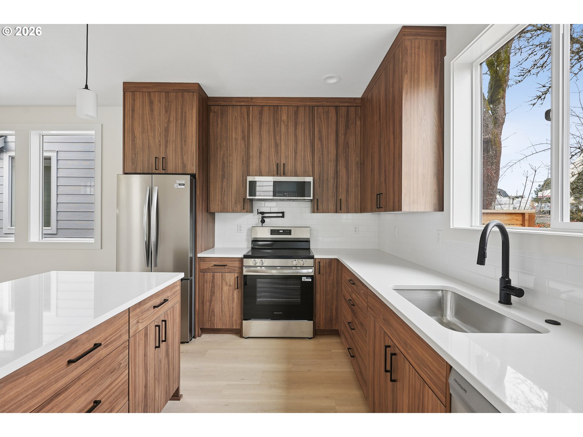 Photo #5: 704243176 Listing: Photo #5