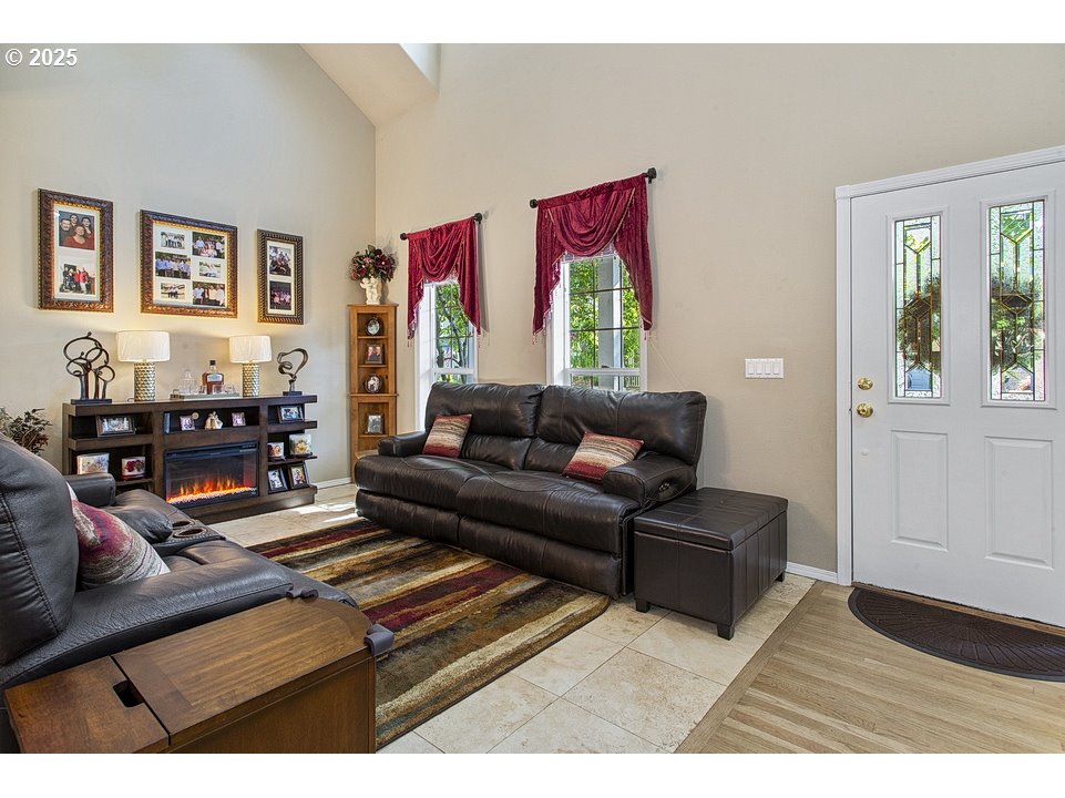 2619 NE CHARLOIS DR, Hillsboro, OR, 97124