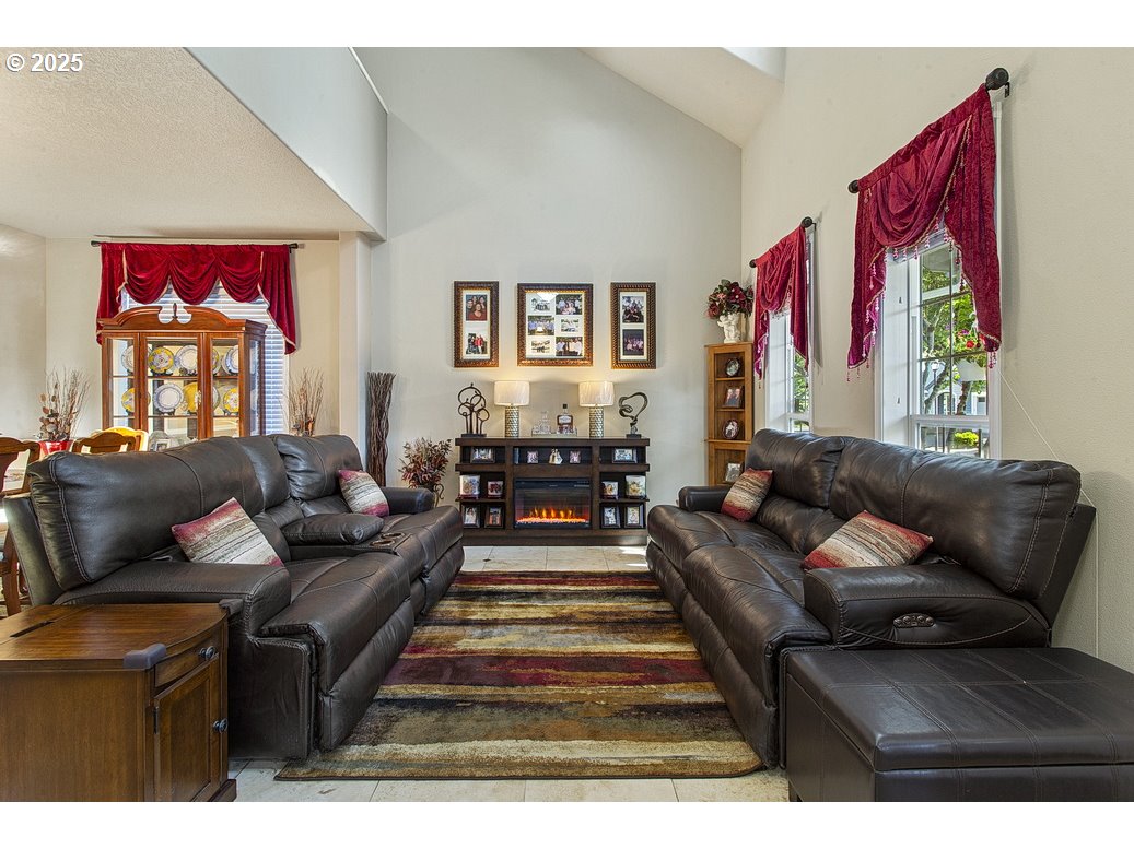 2619 NE CHARLOIS DR, Hillsboro, OR, 97124