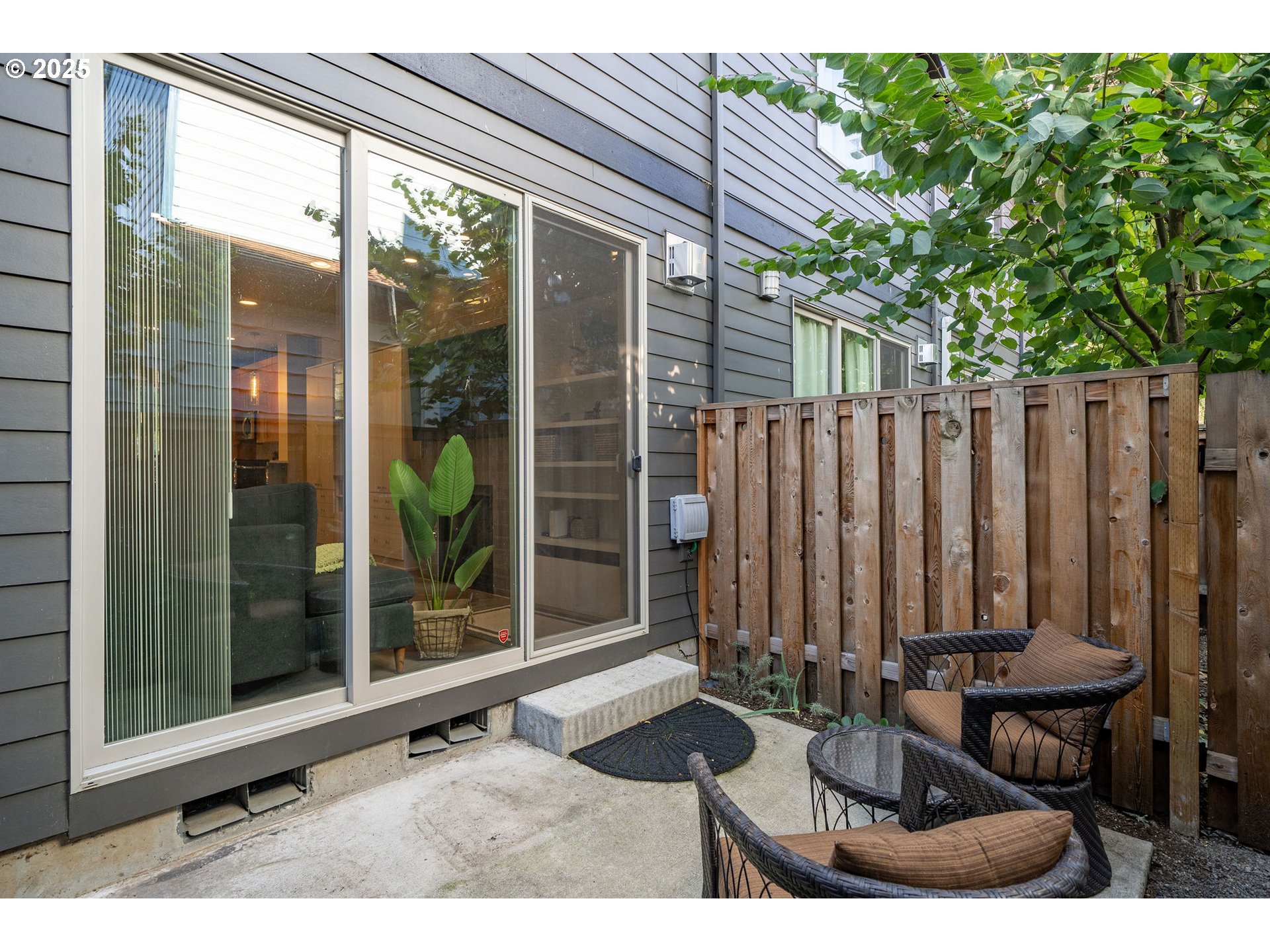 Photo #2: 704776892 Listing 