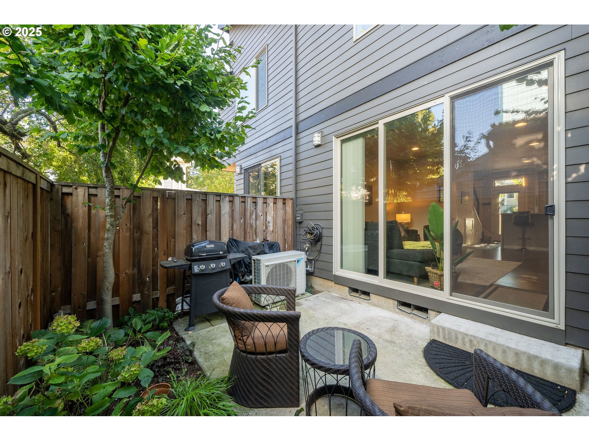 Photo #4: 704776892 Listing 