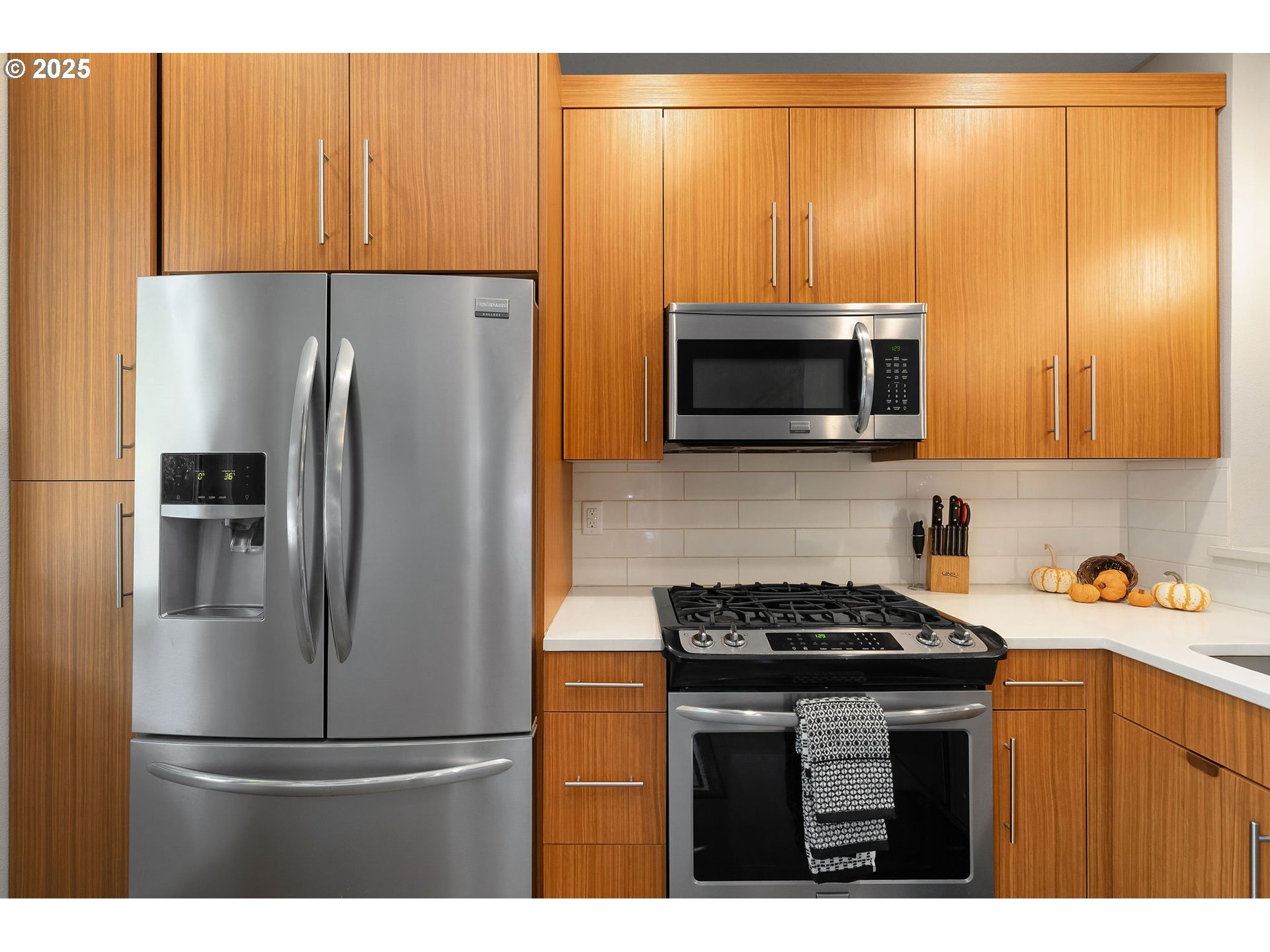Photo #6: 704776892 Listing 