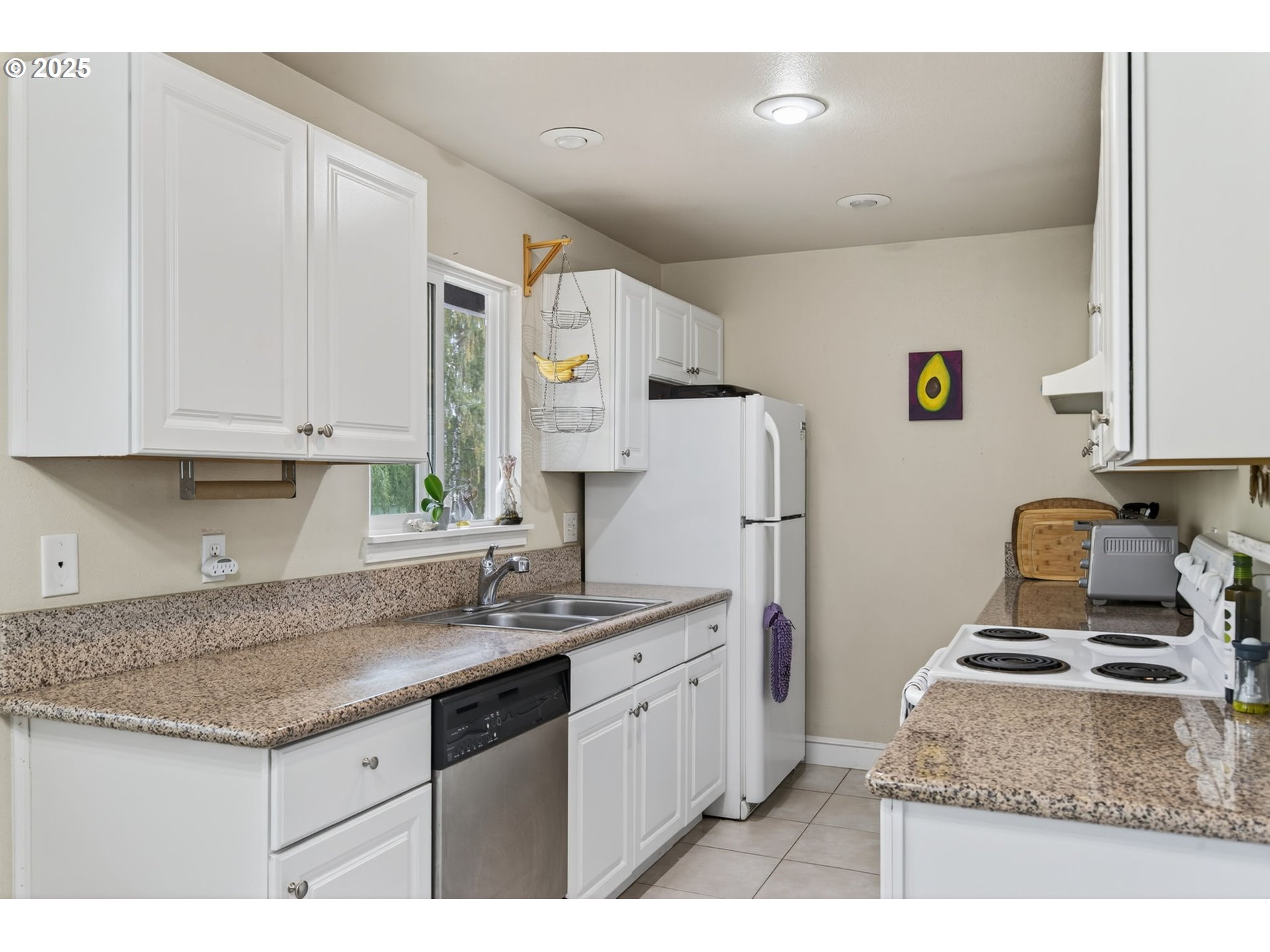 Photo #5: 706043632 Listing 