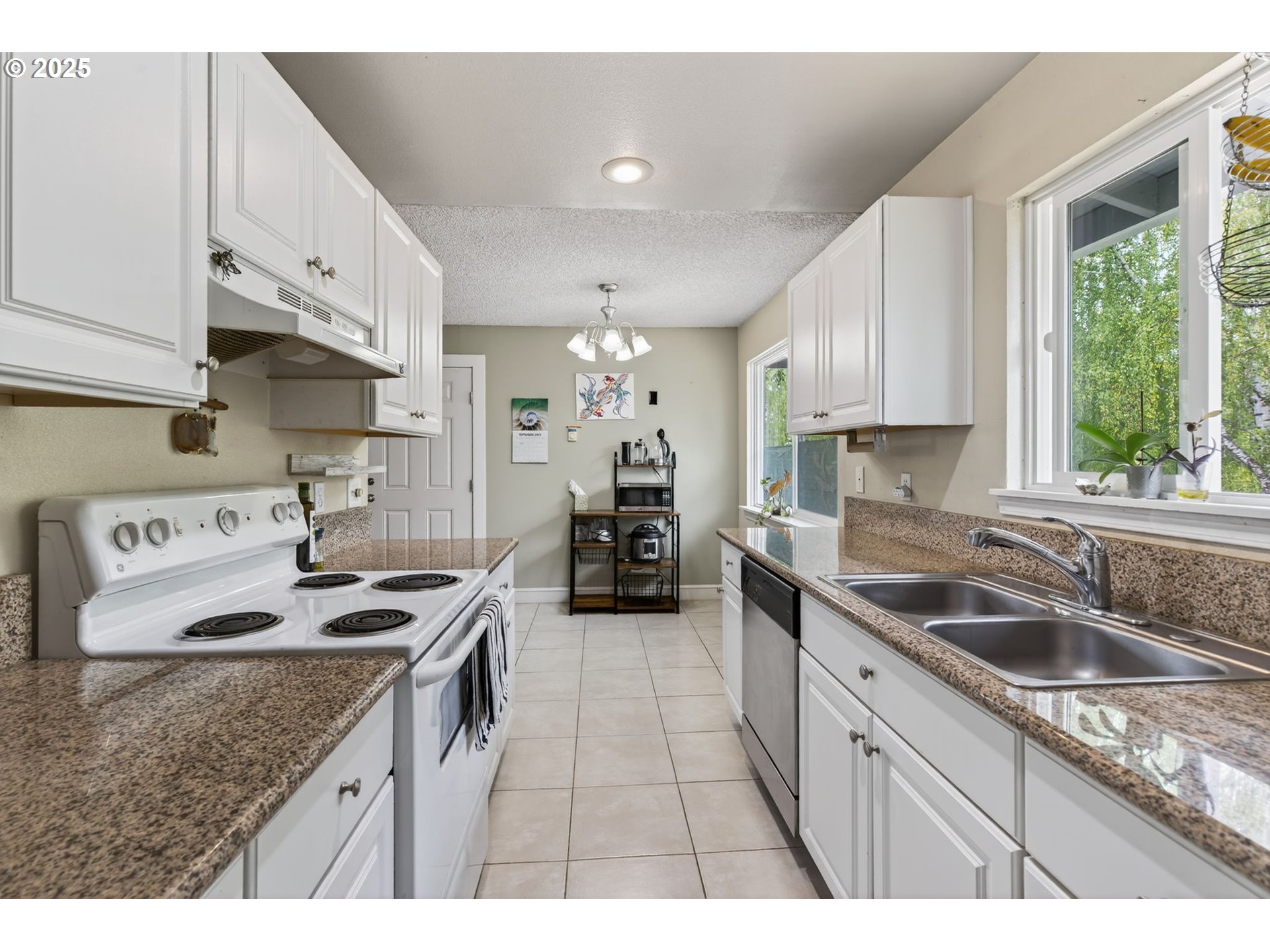 Photo #4: 706043632 Listing 