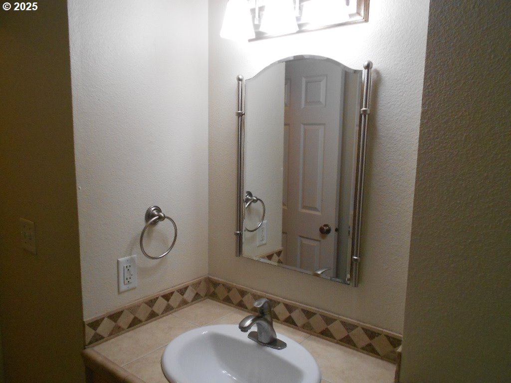 Photo #10: 708186597 Listing: Photo #10