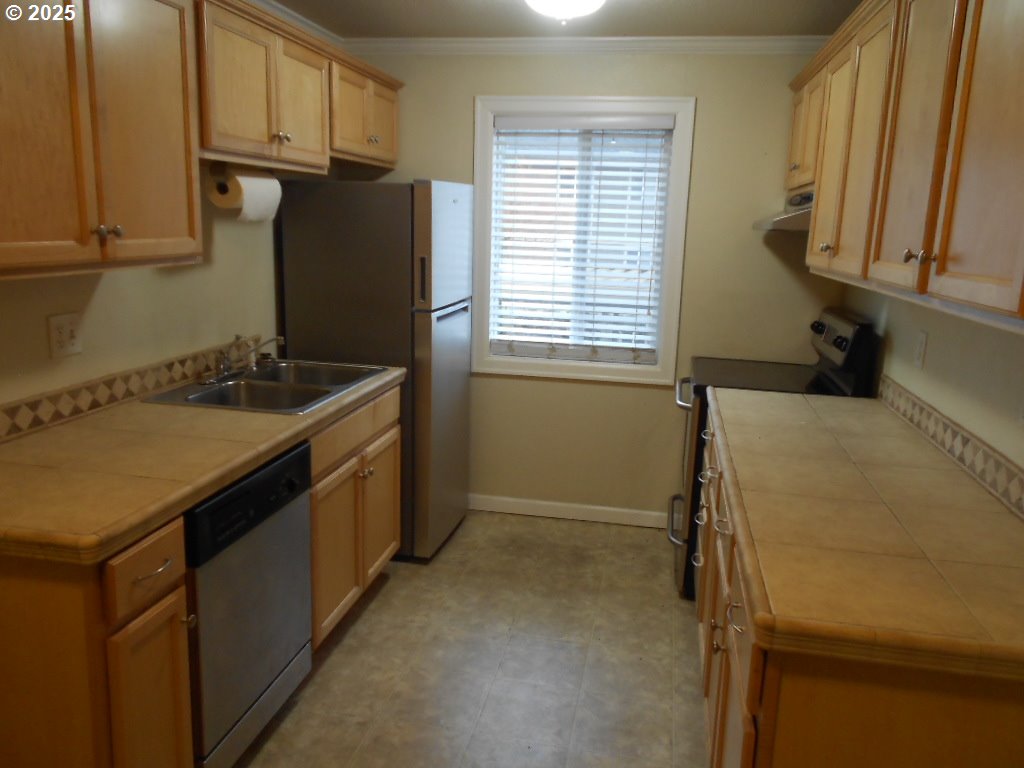Photo #4: 708186597 Listing: Photo #4