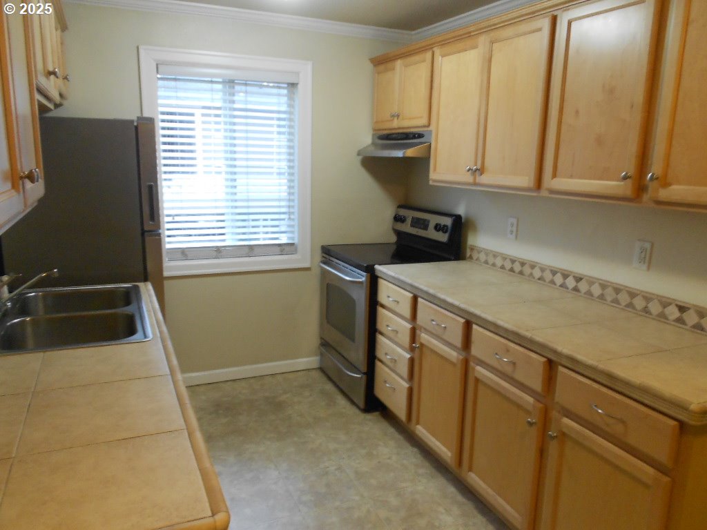 Photo #5: 708186597 Listing: Photo #5